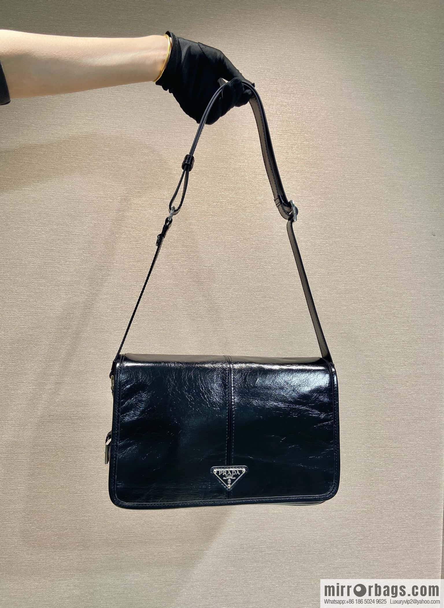 PRADA 🎉 new oil wax bag 🎉 2VD073 messenger bag🎉🎉