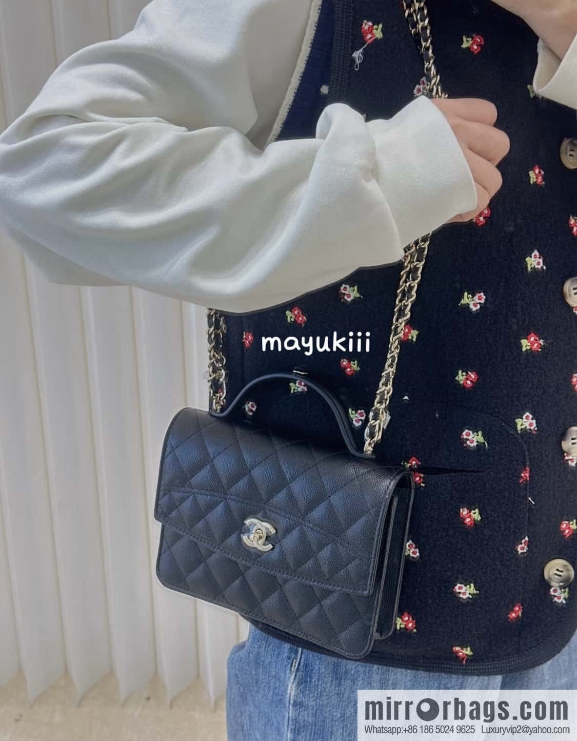 𝐂𝐡𝐚𝐧𝐞𝐥 𝟐𝟓𝐜 mini backpack, black gold 🖤 AP4406