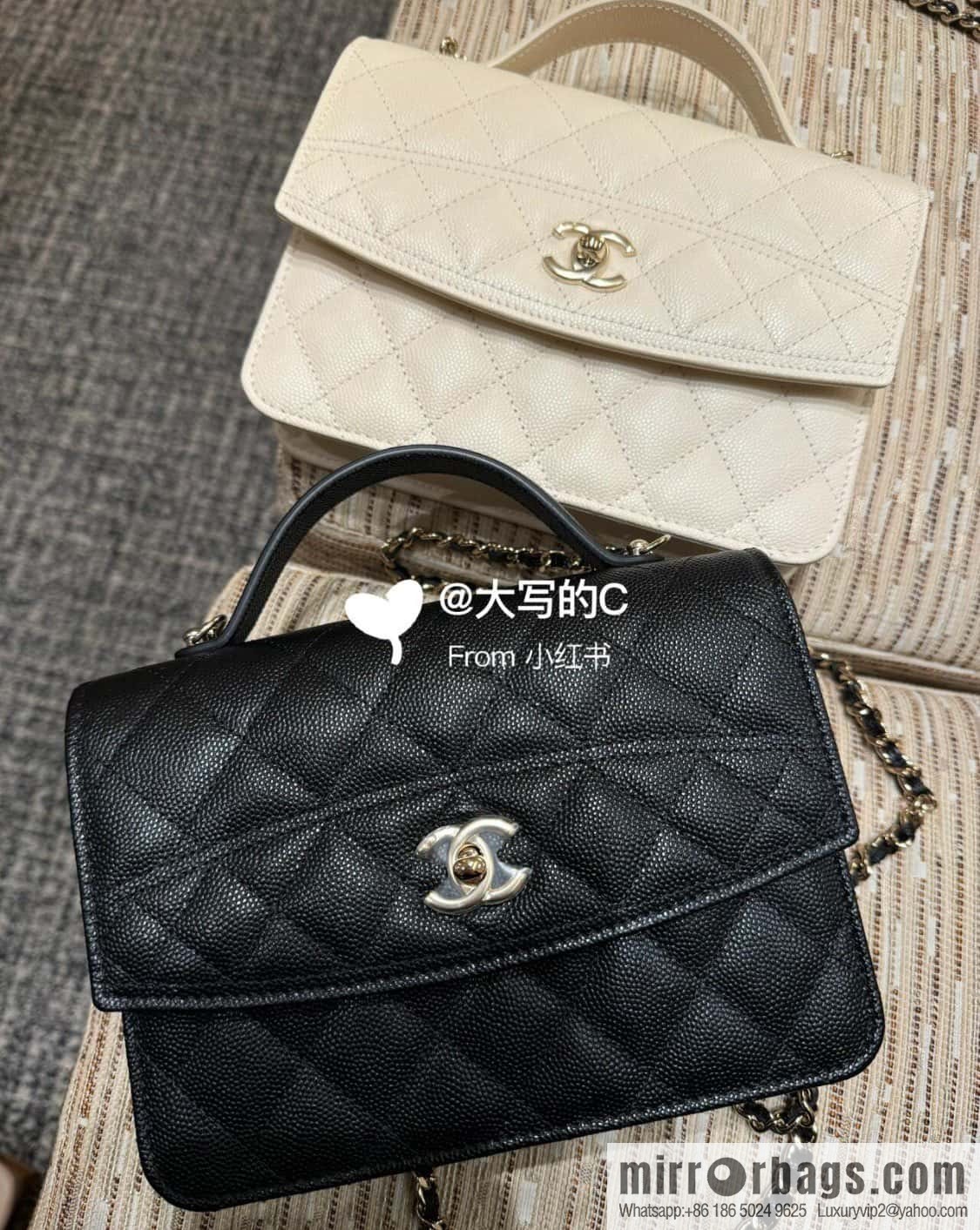 𝐂𝐡𝐚𝐧𝐞𝐥 𝟐𝟓𝐜 mini backpack, black gold 🖤 AP4406