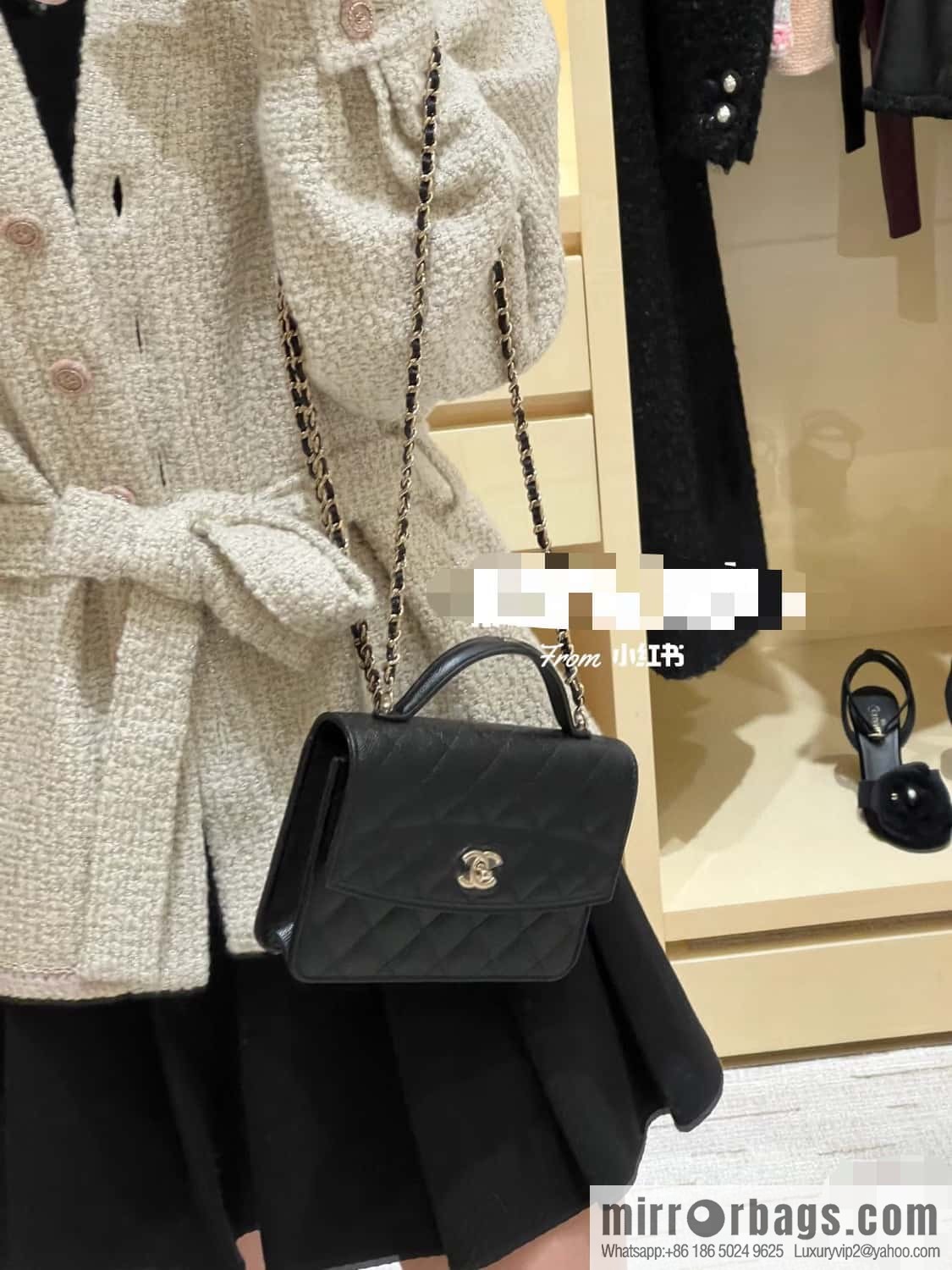 𝐂𝐡𝐚𝐧𝐞𝐥 𝟐𝟓𝐜 mini backpack, black gold 🖤 AP4406