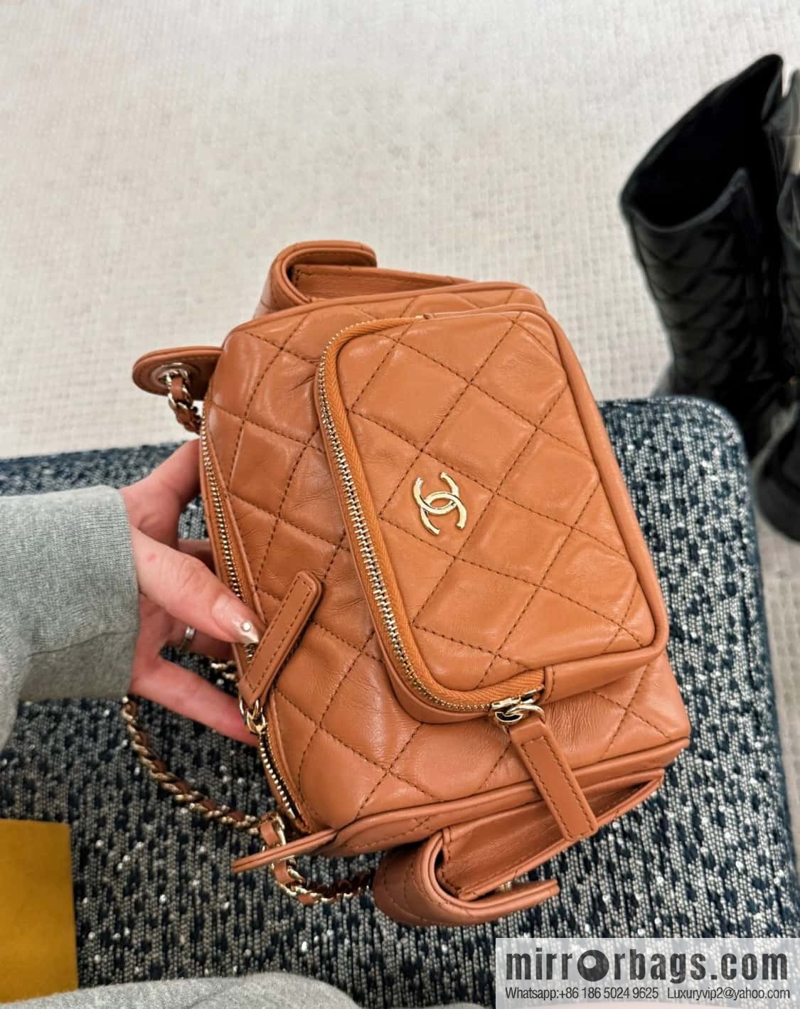𝐂𝐇𝐀𝐍𝐄𝐋 24K multi-pocket camera bag, caramel color, small AS5220