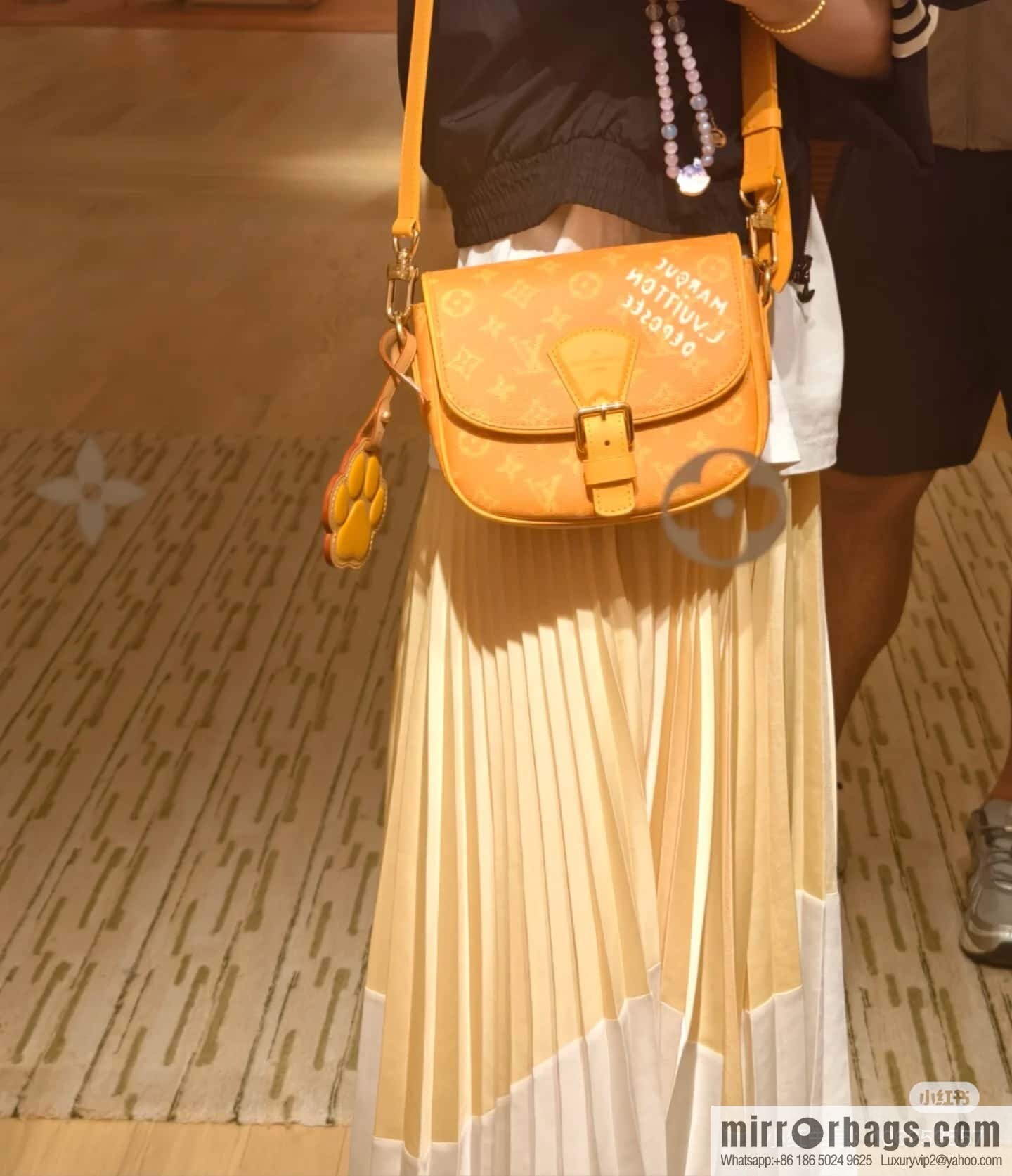 [Boutique‑grade] M12694 yellow silk screen, mailman bag series, this Montsouris small mailman bag.
