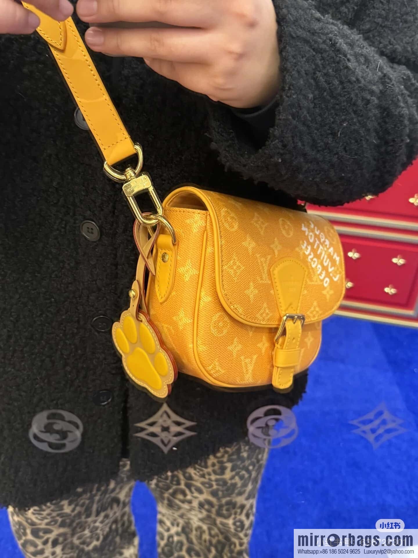 [Boutique‑grade] M12694 yellow silk screen, mailman bag series, this Montsouris small mailman bag.