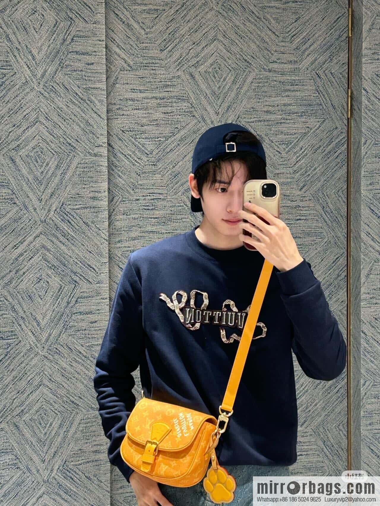 [Boutique‑grade] M12694 yellow silk screen, mailman bag series, this Montsouris small mailman bag.