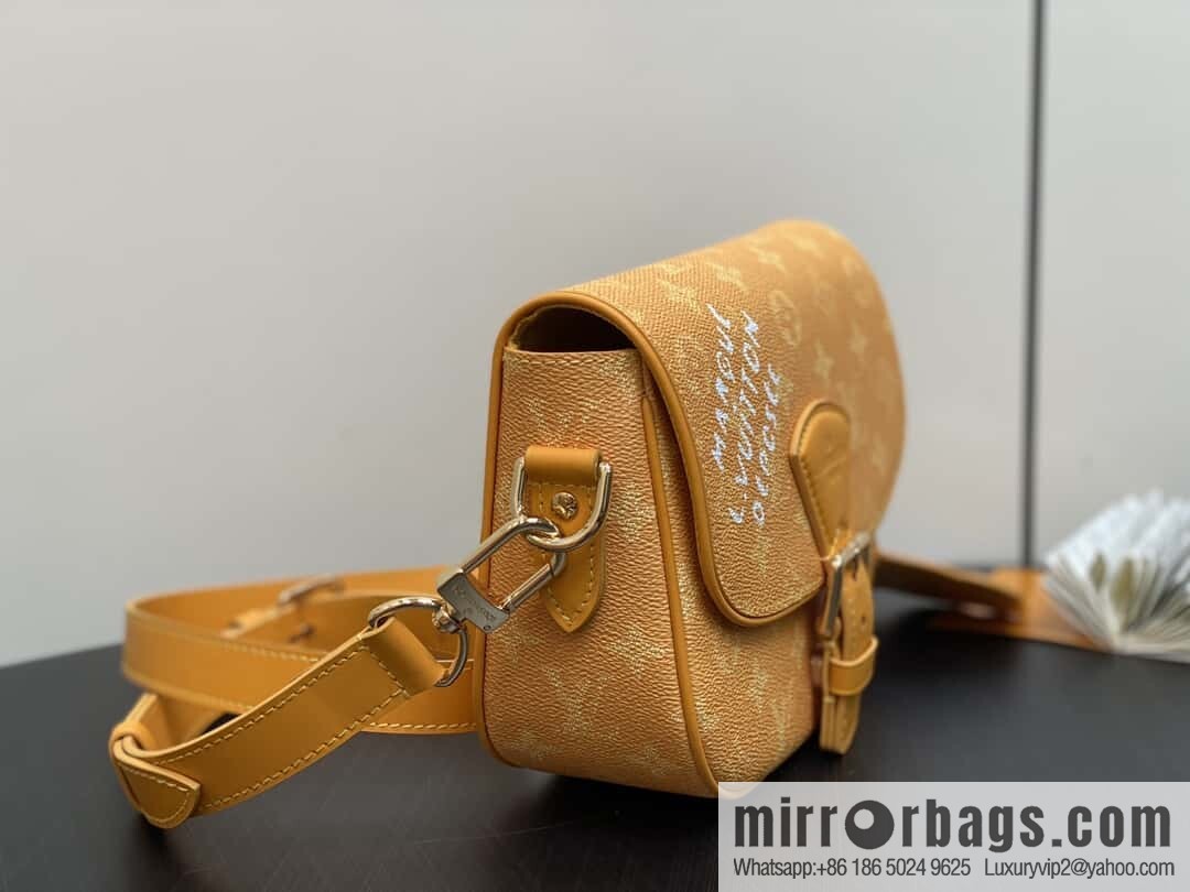 [Boutique‑grade] M12694 yellow silk screen, mailman bag series, this Montsouris small mailman bag.
