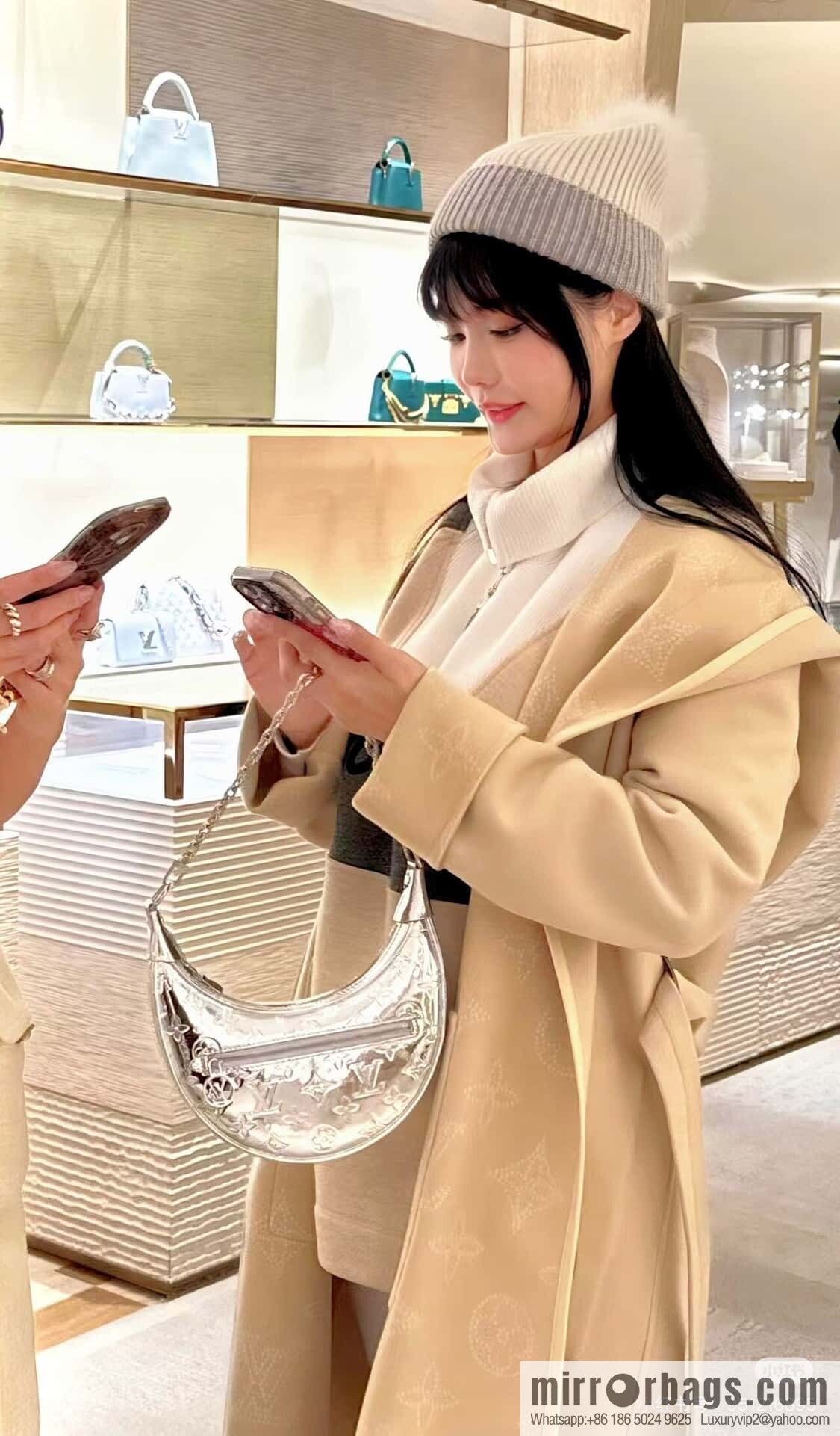 [Boutique‑grade] M11833 silver patent leather, chain moon bag series LOOP handbag