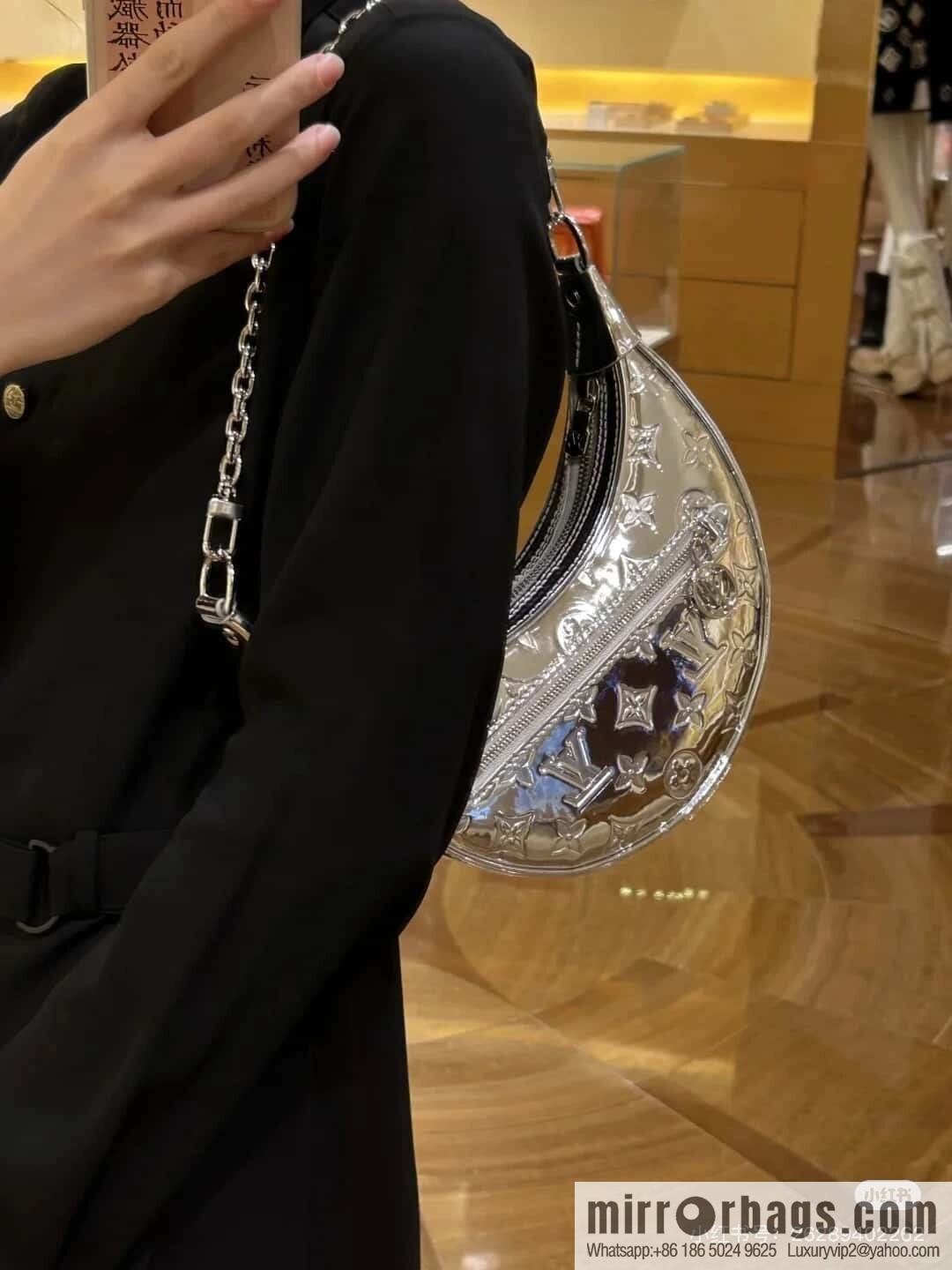 [Boutique‑grade] M11833 silver patent leather, chain moon bag series LOOP handbag