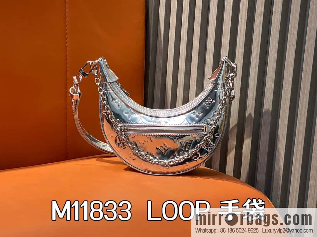 [Boutique‑grade] M11833 silver patent leather, chain moon bag series LOOP handbag