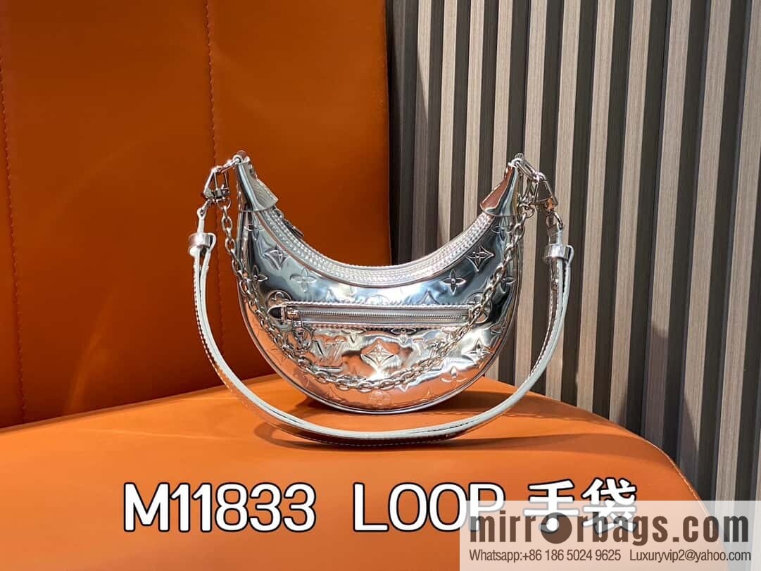 [Boutique‑grade] M11833 silver patent leather, chain moon bag series LOOP handbag