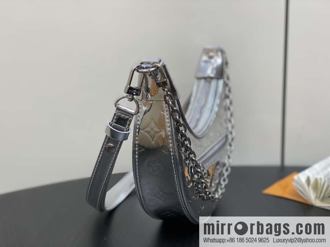[Boutique‑grade] M11833 silver patent leather, chain moon bag series LOOP handbag