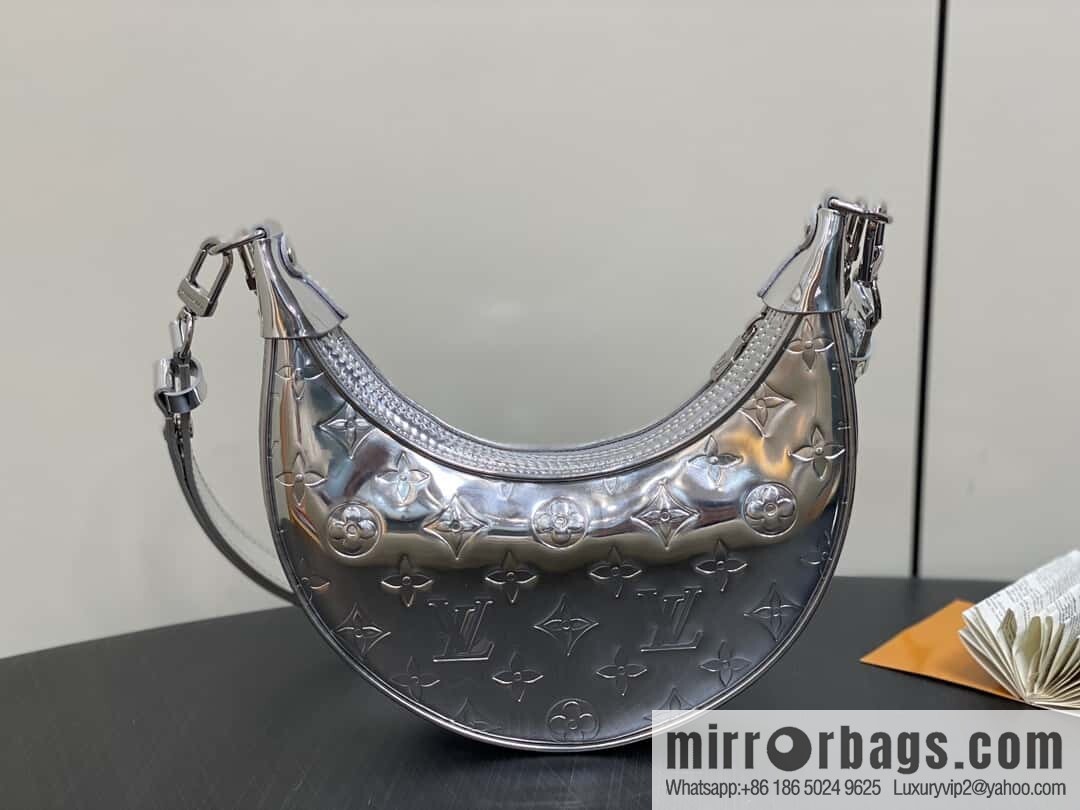 [Boutique‑grade] M11833 silver patent leather, chain moon bag series LOOP handbag
