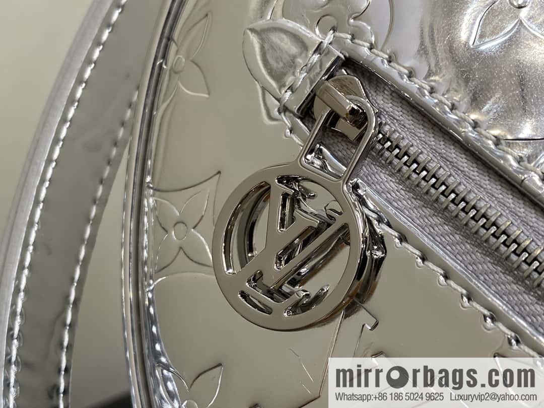 [Boutique‑grade] M11833 silver patent leather, chain moon bag series LOOP handbag