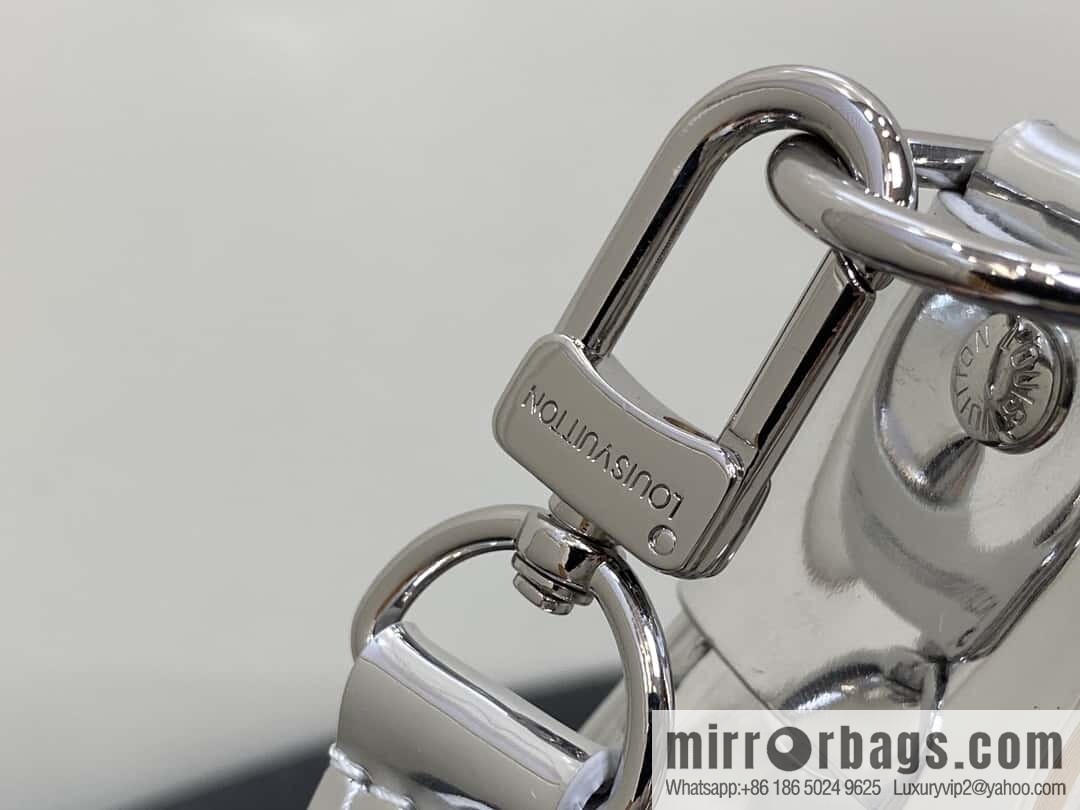 [Boutique‑grade] M11833 silver patent leather, chain moon bag series LOOP handbag