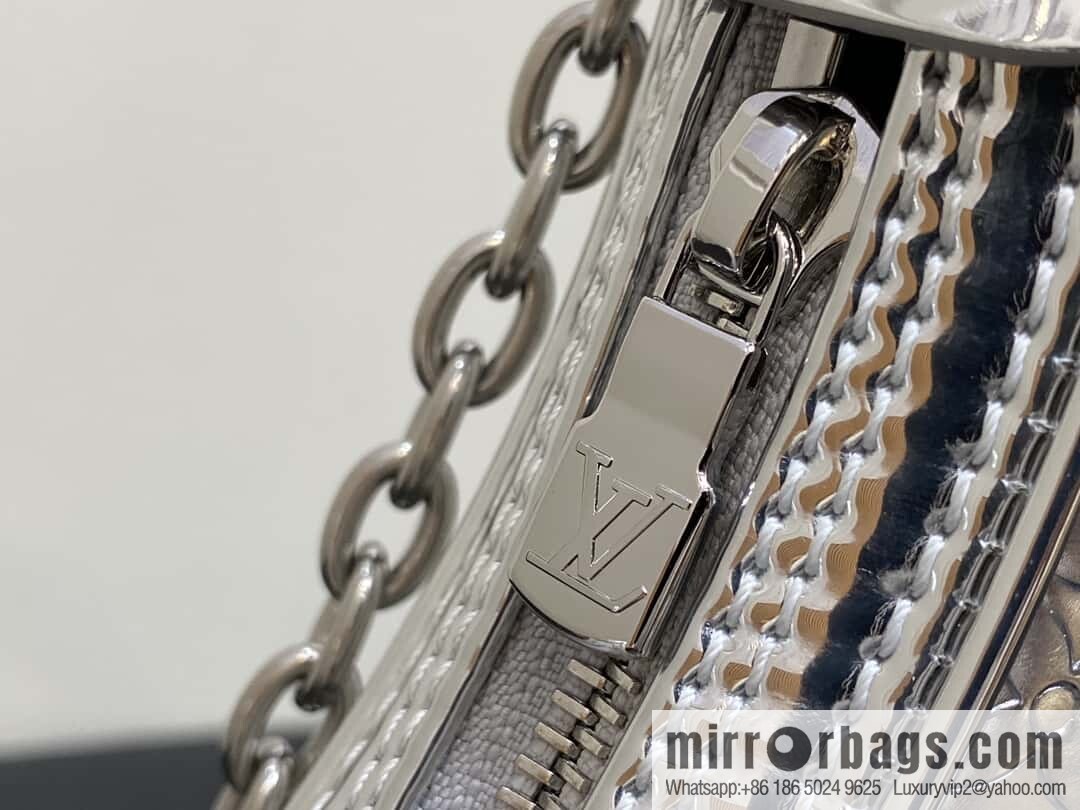 [Boutique‑grade] M11833 silver patent leather, chain moon bag series LOOP handbag