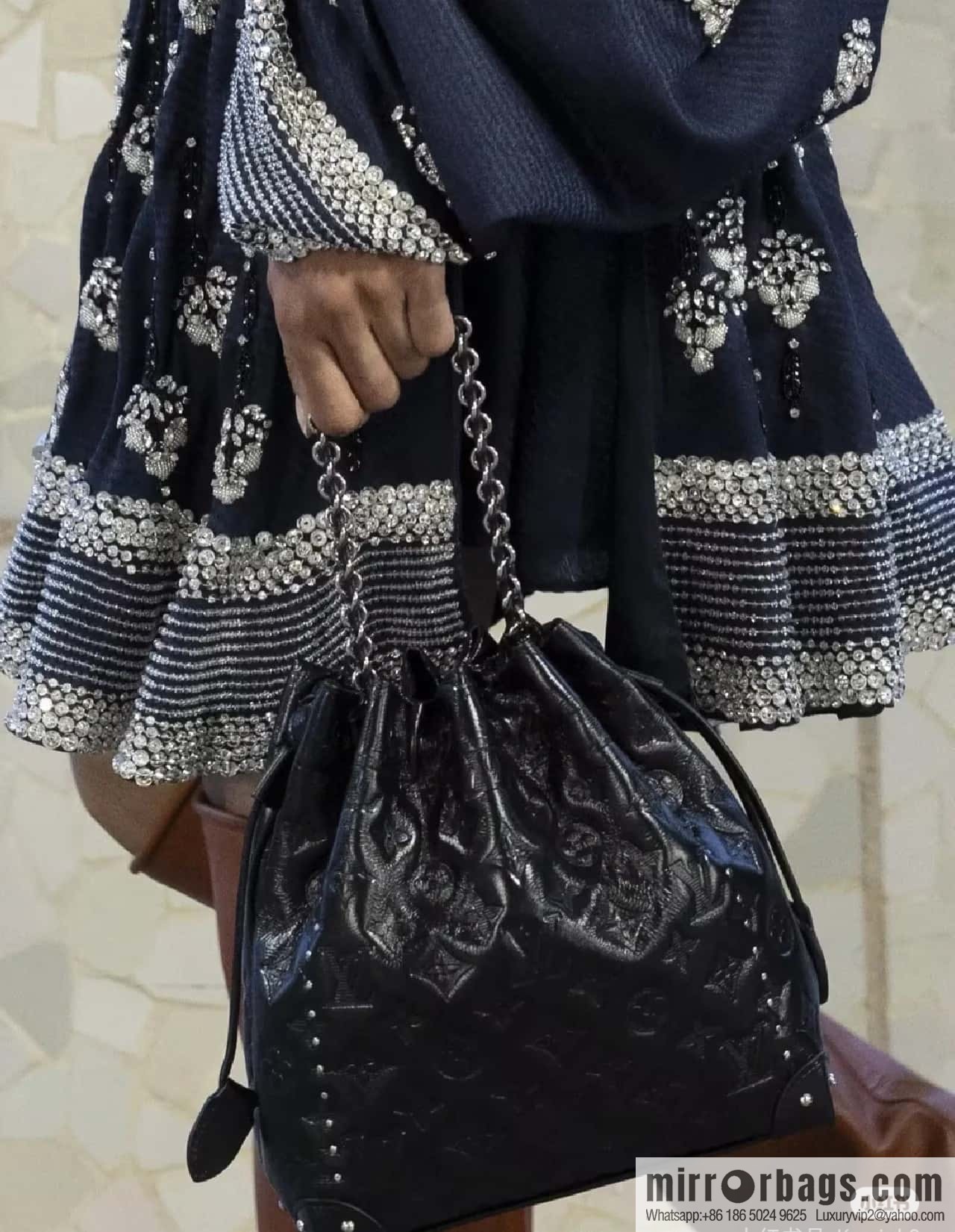 [Boutique‑grade] M13484 black sheepskin, bucket bag series NOÉTRUNK small handbag 2025 Cruise early spring series reversion of the classic Noé handbag