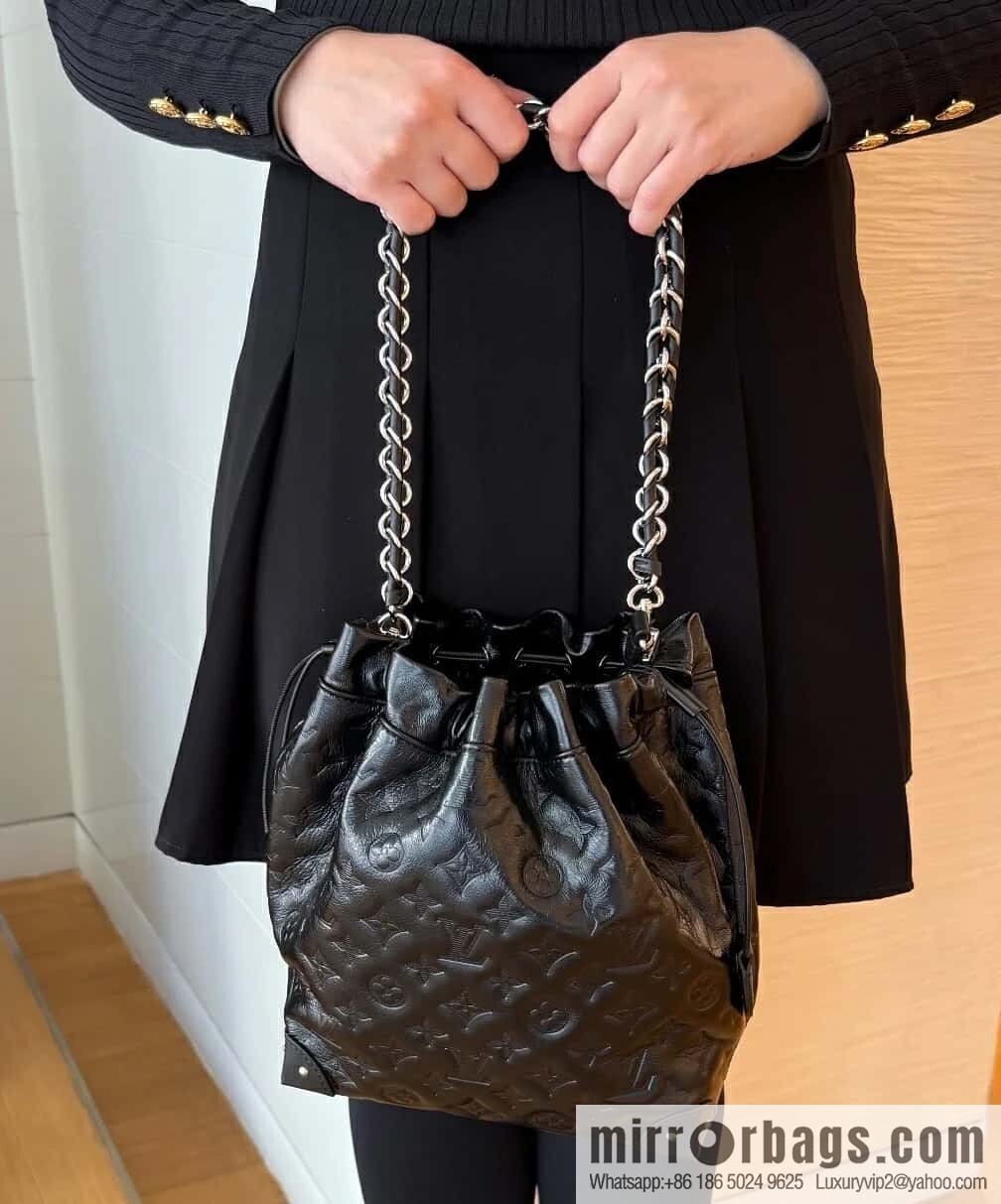[Boutique‑grade] M13484 black sheepskin, bucket bag series NOÉTRUNK small handbag 2025 Cruise early spring series reversion of the classic Noé handbag