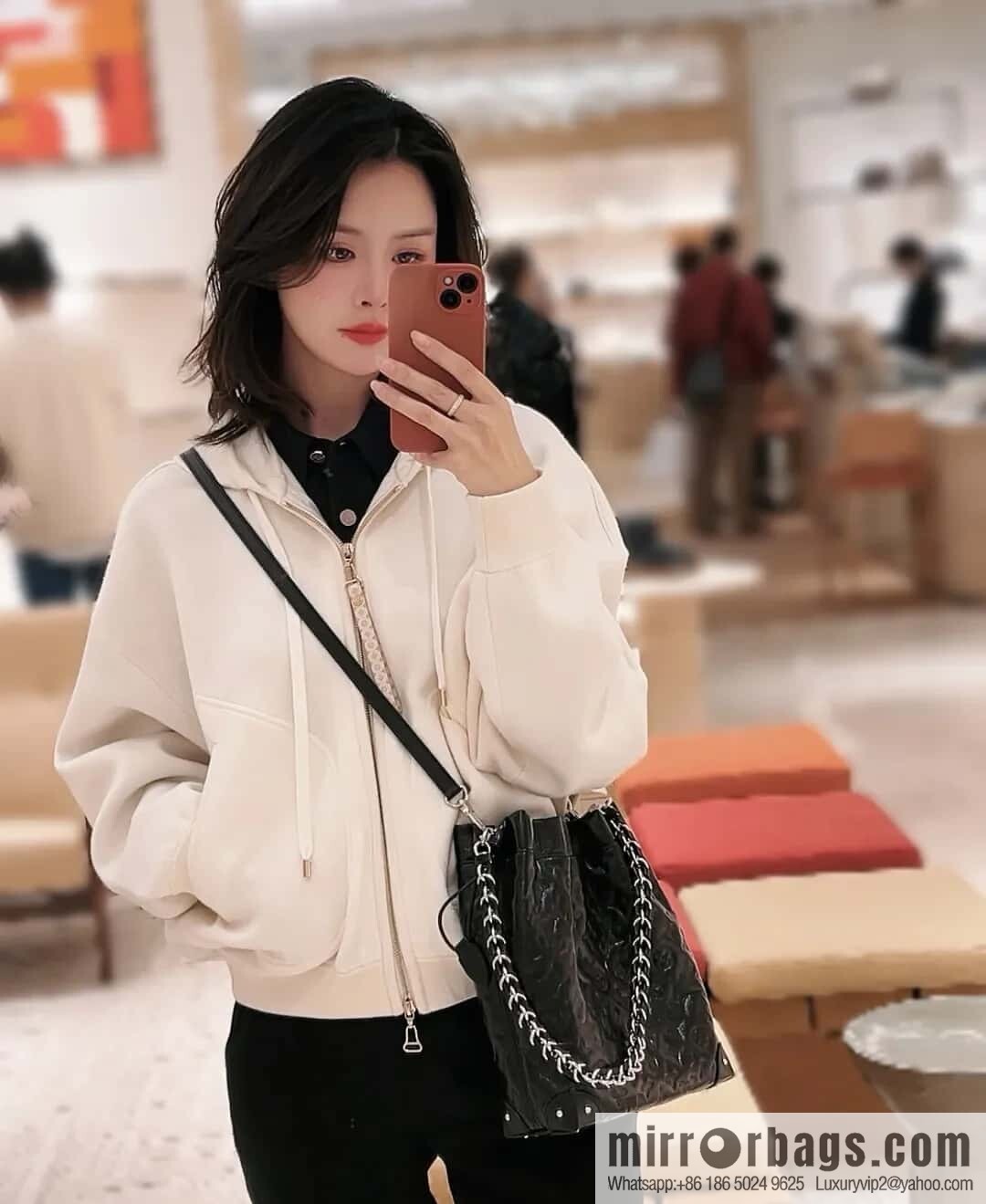 [Boutique‑grade] M13484 black sheepskin, bucket bag series NOÉTRUNK small handbag 2025 Cruise early spring series reversion of the classic Noé handbag