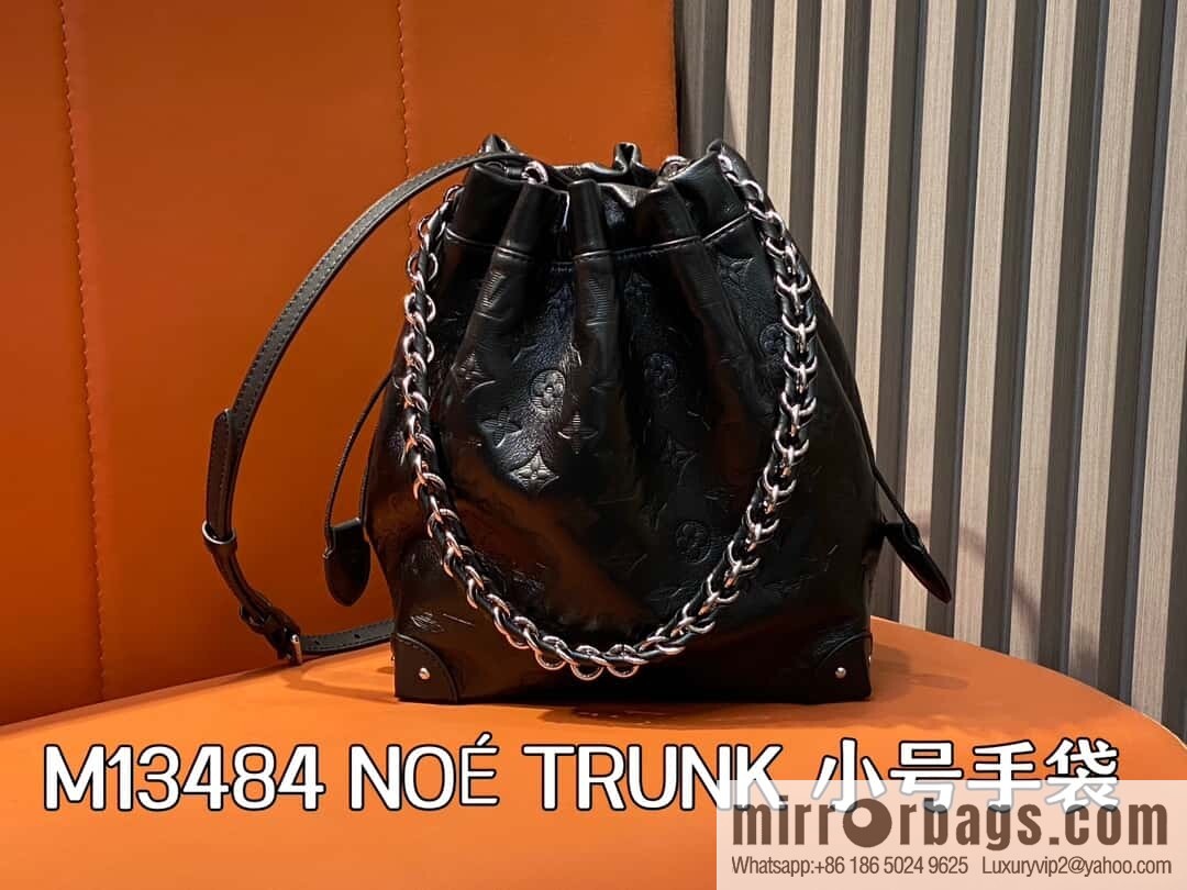 [Boutique‑grade] M13484 black sheepskin, bucket bag series NOÉTRUNK small handbag 2025 Cruise early spring series reversion of the classic Noé handbag