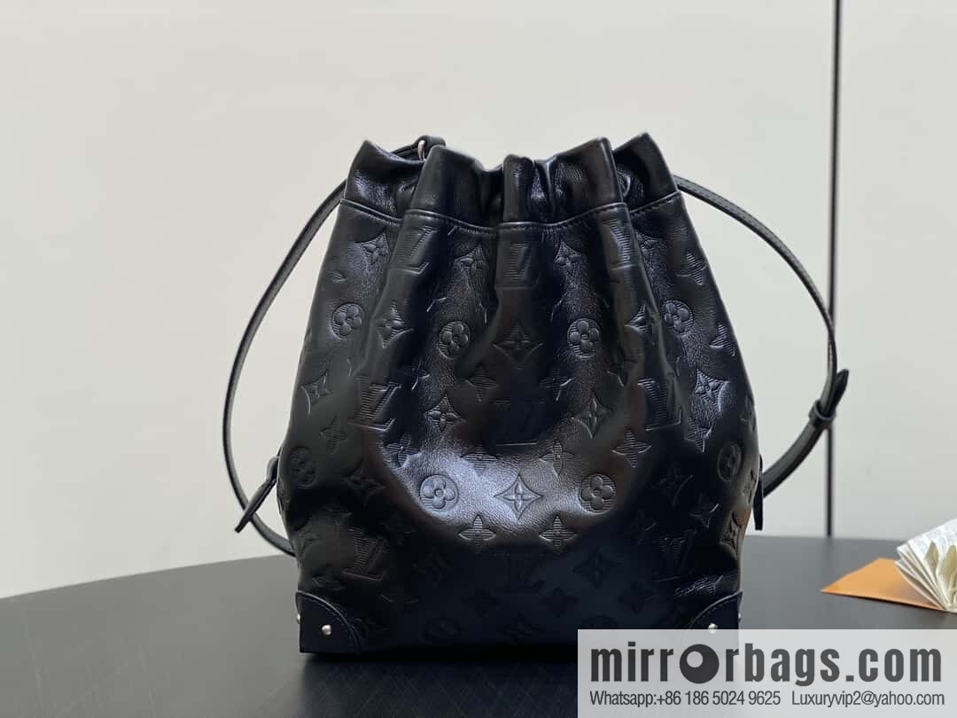[Boutique‑grade] M13484 black sheepskin, bucket bag series NOÉTRUNK small handbag 2025 Cruise early spring series reversion of the classic Noé handbag