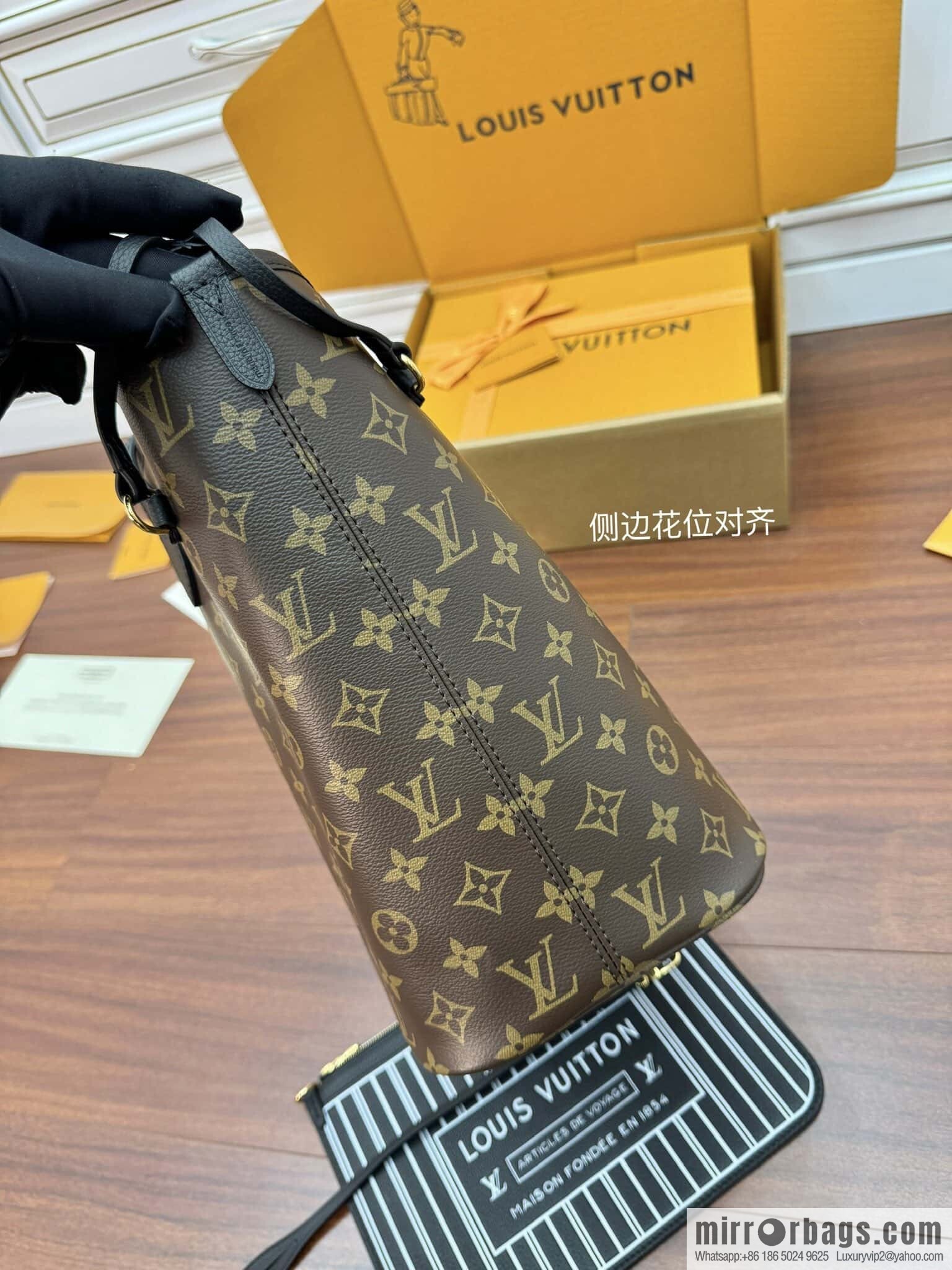 LV M11946 REVERSIBLE Neverfull Inside Out MM