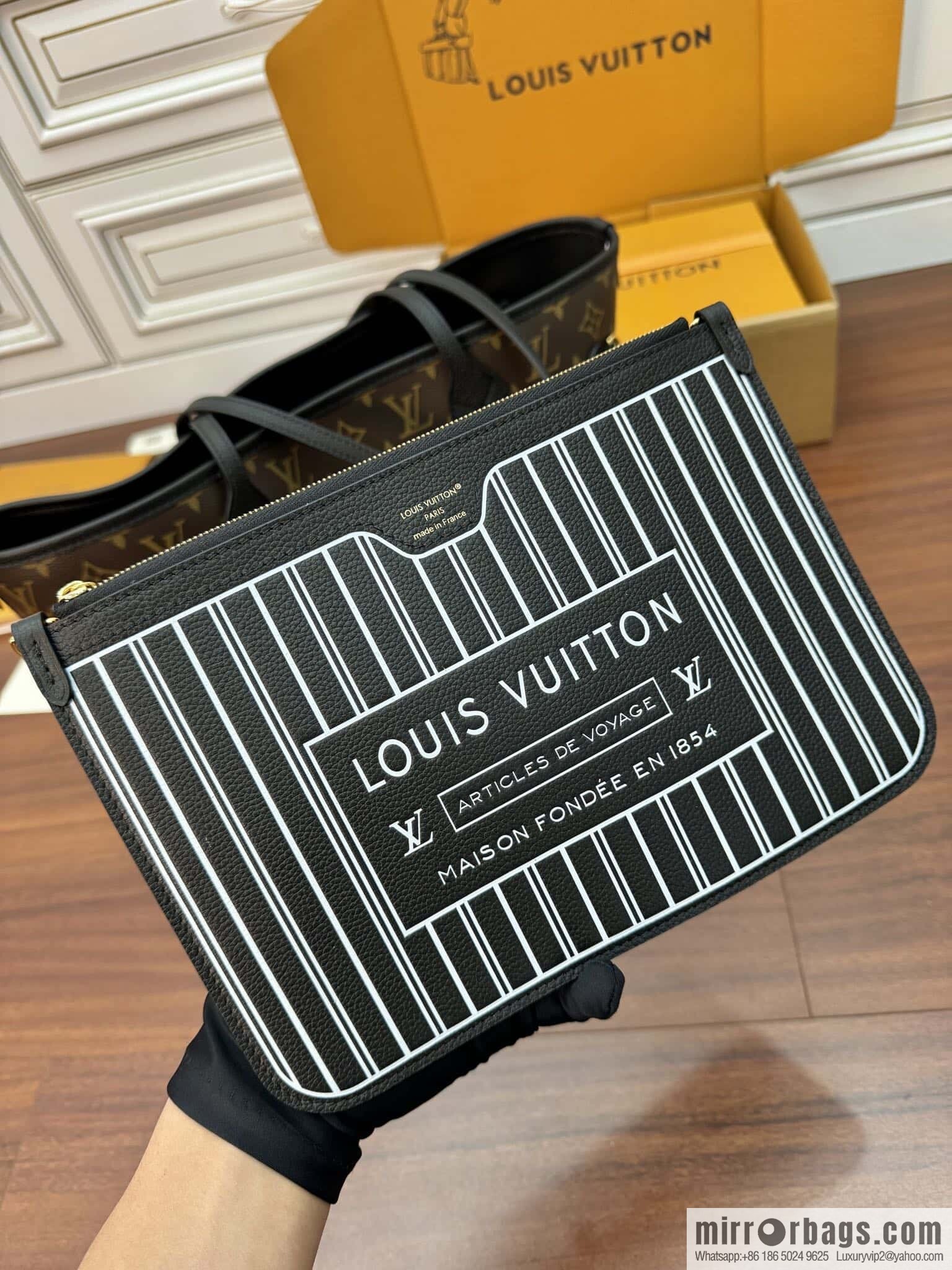 LV M11946 REVERSIBLE Neverfull Inside Out MM
