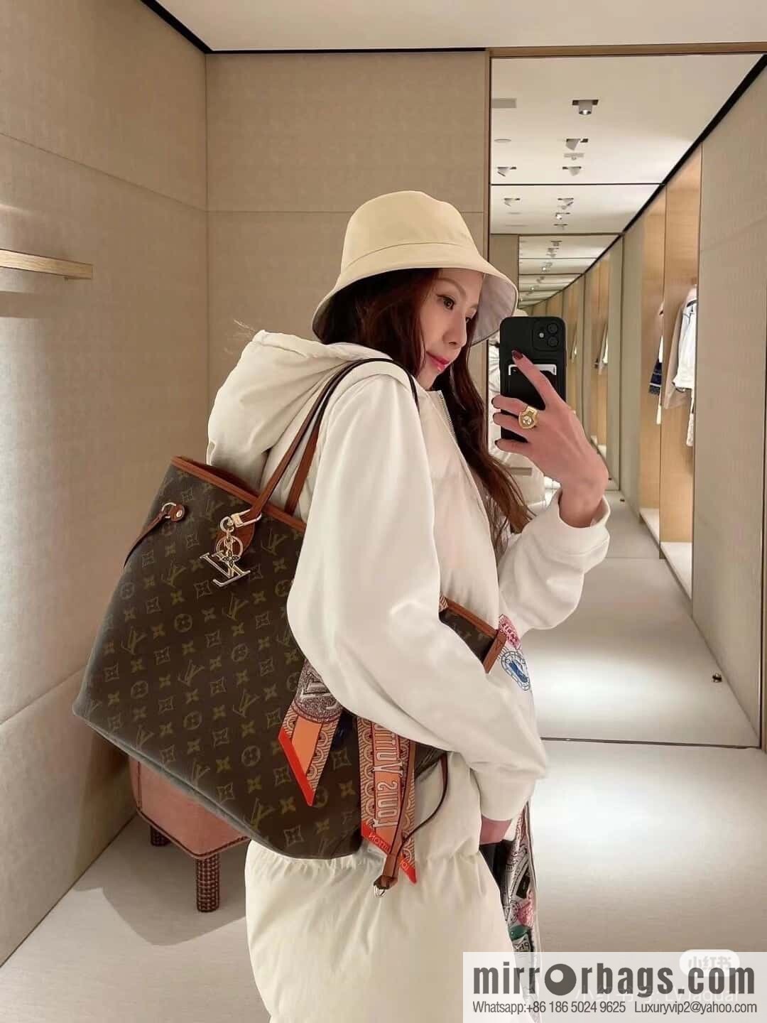 LV M12061 REVERSIBLE Neverfull Inside Out MM