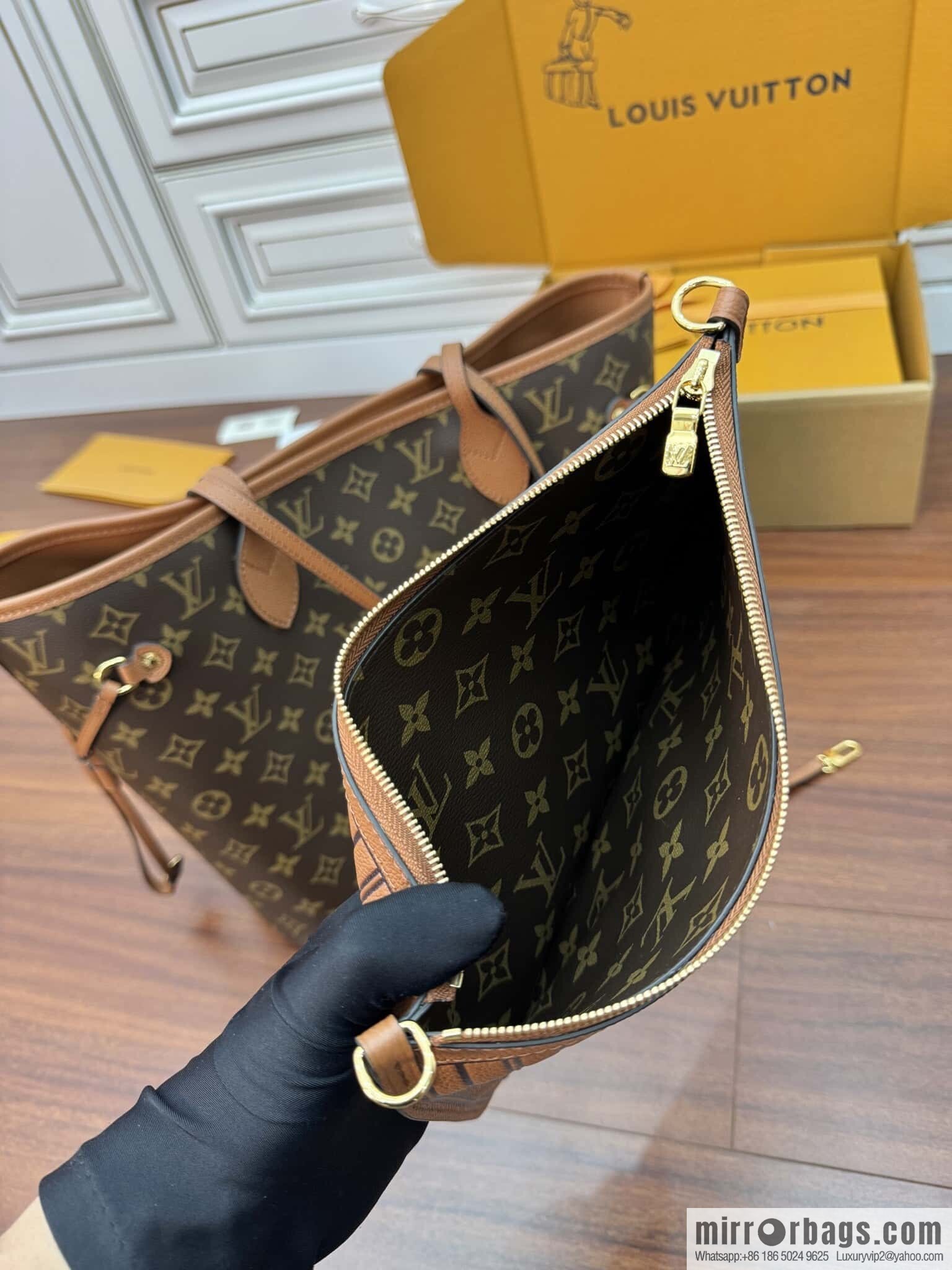LV M12061 REVERSIBLE Neverfull Inside Out MM