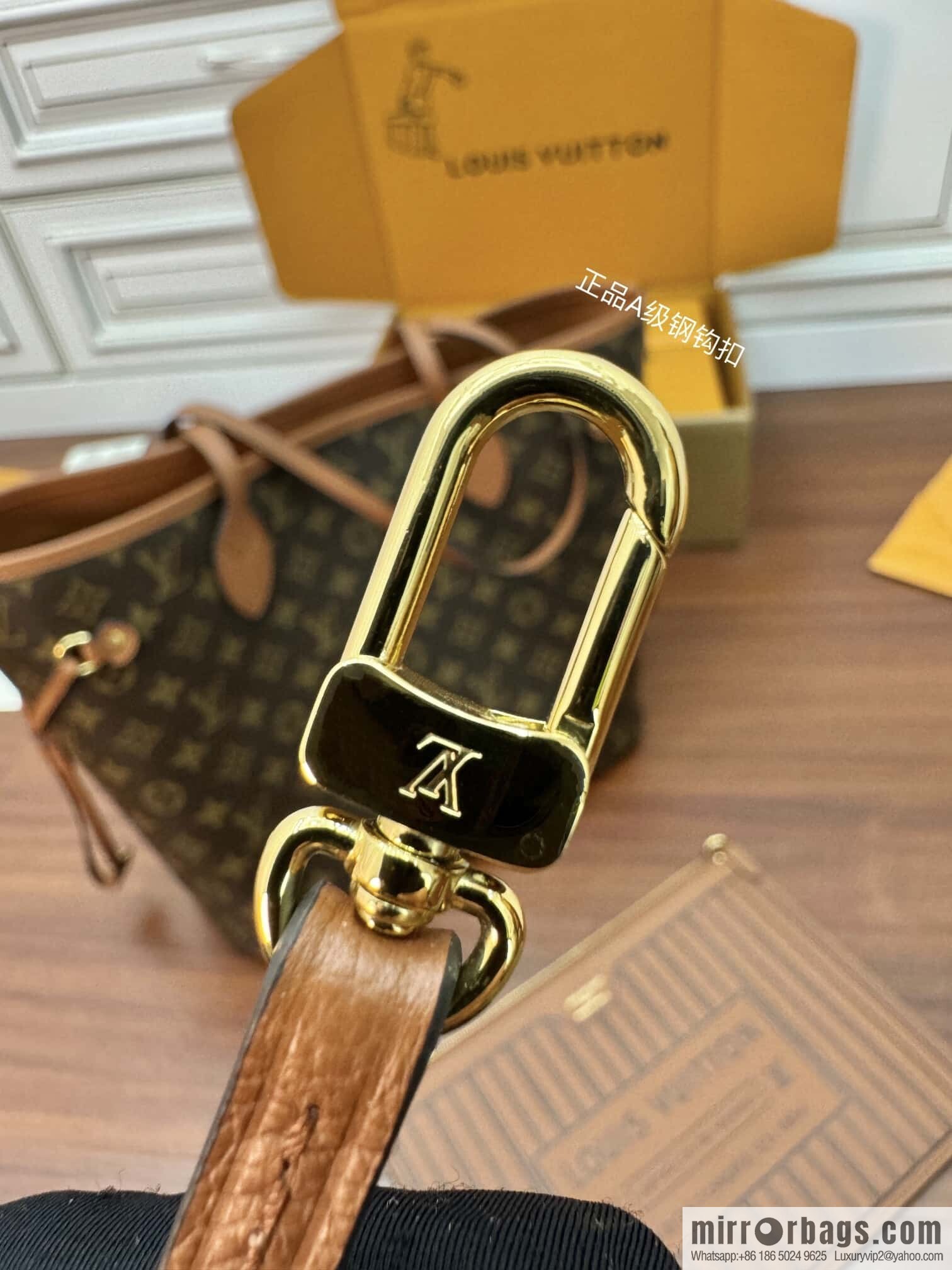 LV M12061 REVERSIBLE Neverfull Inside Out MM