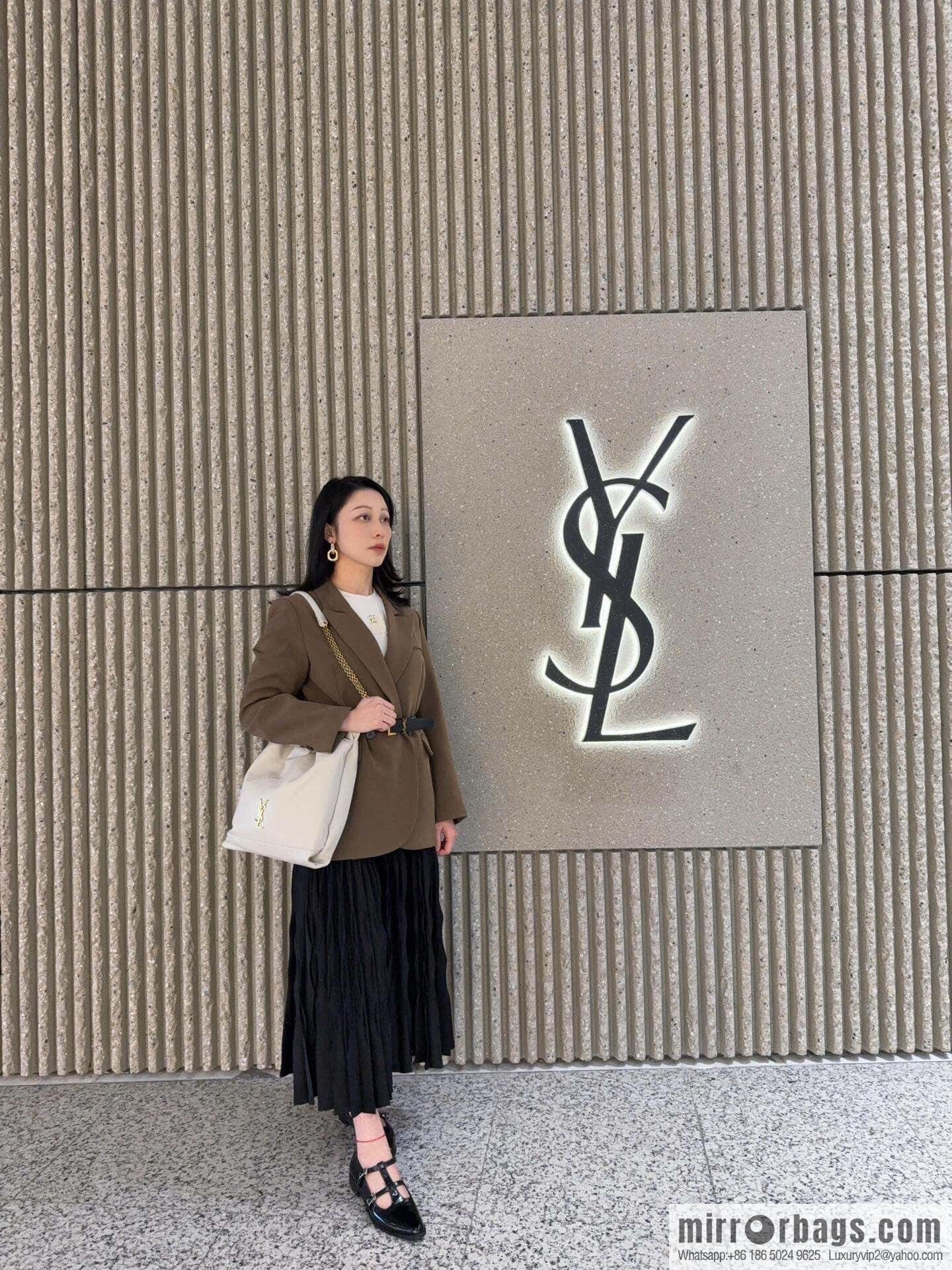 YSL 𝗝𝗔𝗠𝗜𝗘 𝟰.𝟯 𝗣𝗢𝗖𝗛𝗢𝗡 sheep leather clutch bag 781666 white