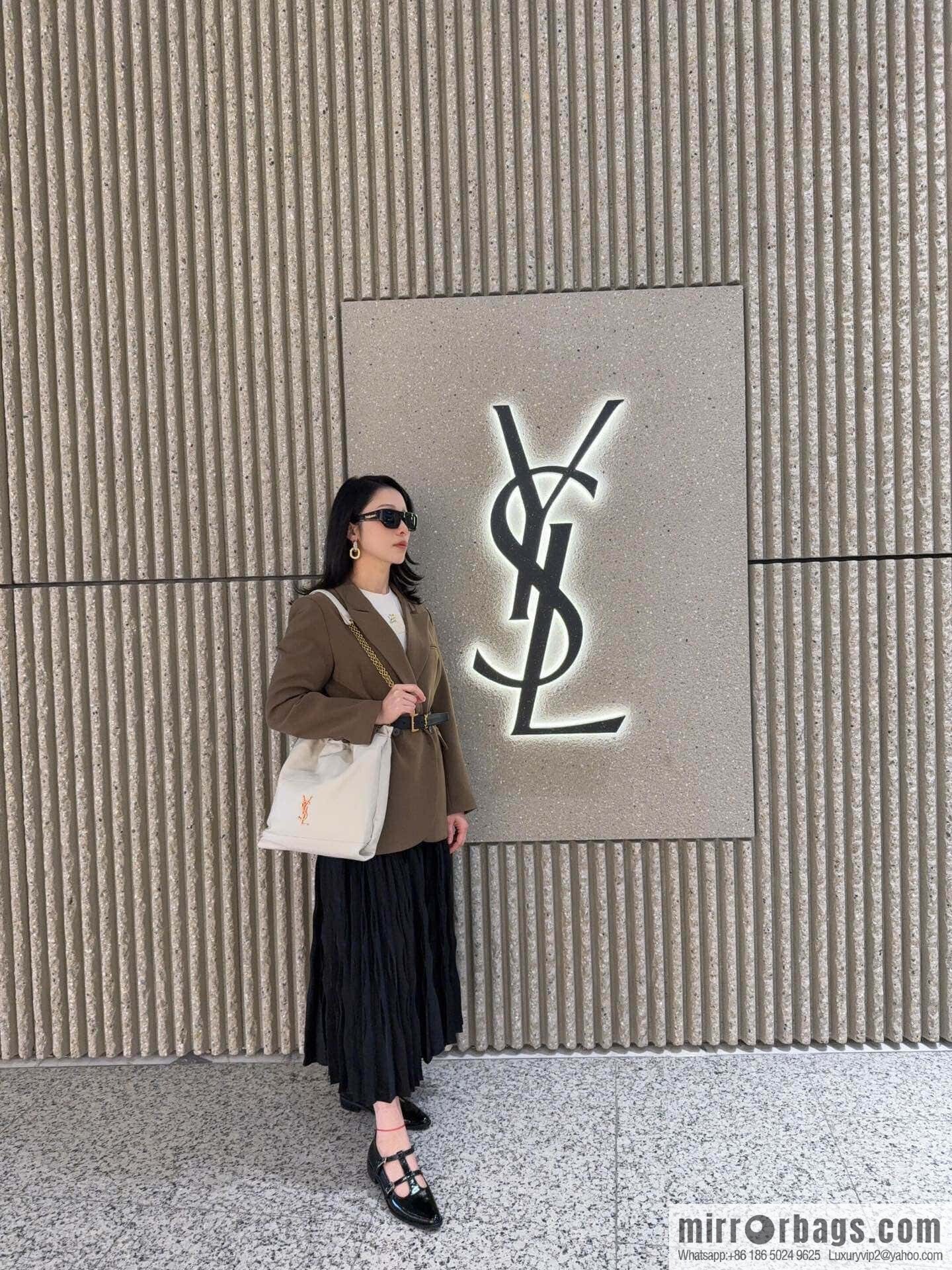 YSL 𝗝𝗔𝗠𝗜𝗘 𝟰.𝟯 𝗣𝗢𝗖𝗛𝗢𝗡 sheep leather clutch bag 781666 white
