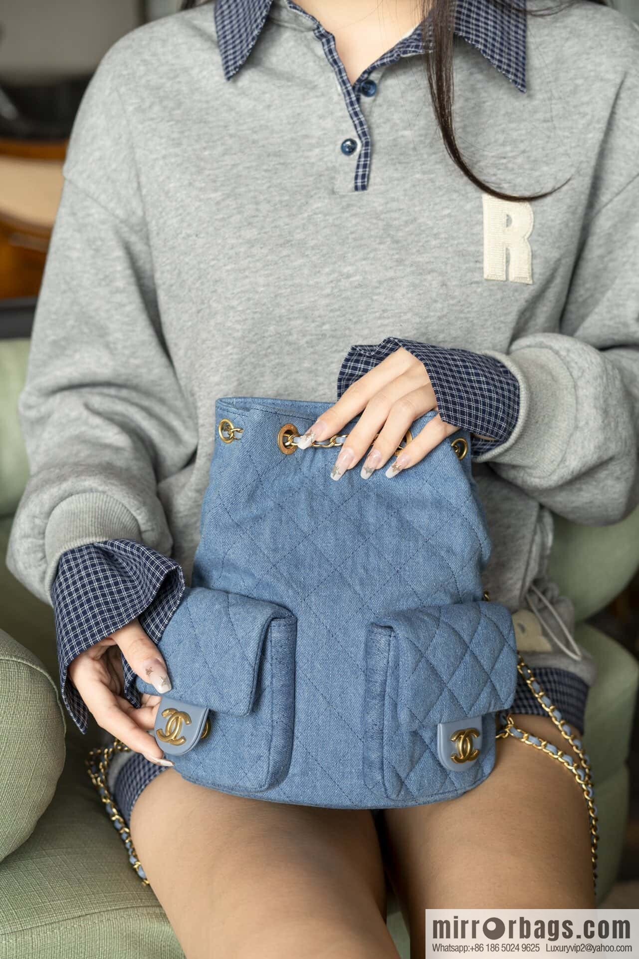 𝐂𝐡𝐚𝐧𝐞𝐥 𝟐𝟓𝐜 early spring, light denim backpack 🦋 AS5310