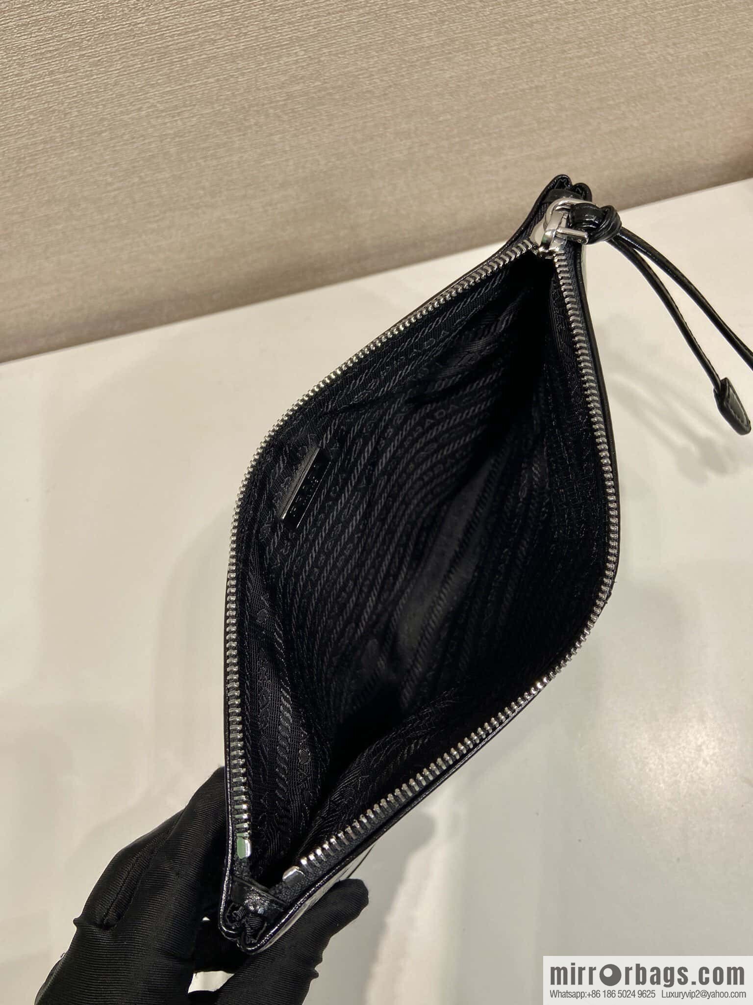 PRADA 🎉 oil wax leather handbag 🎉 2NH006A oil wax handbag