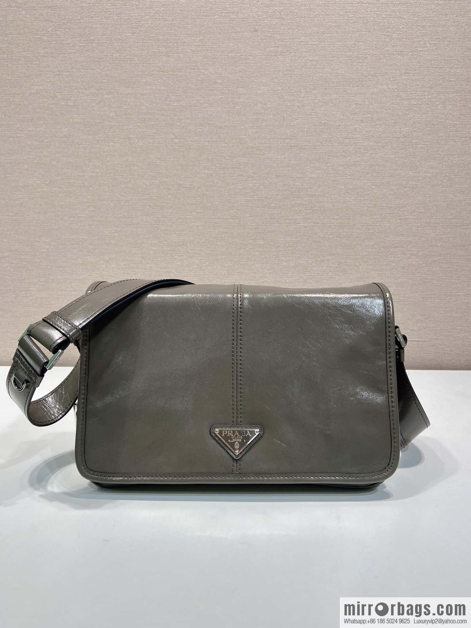 PRADA 🎉 new oil wax bag 🎉 2VD073 messenger bag 🎉🎉 brown