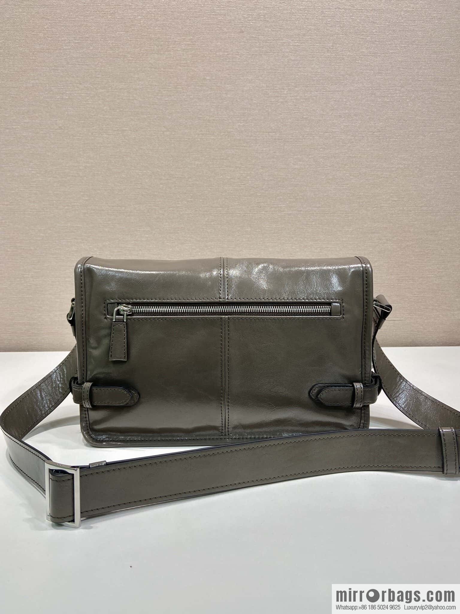 PRADA 🎉 new oil wax bag 🎉 2VD073 messenger bag 🎉🎉 brown