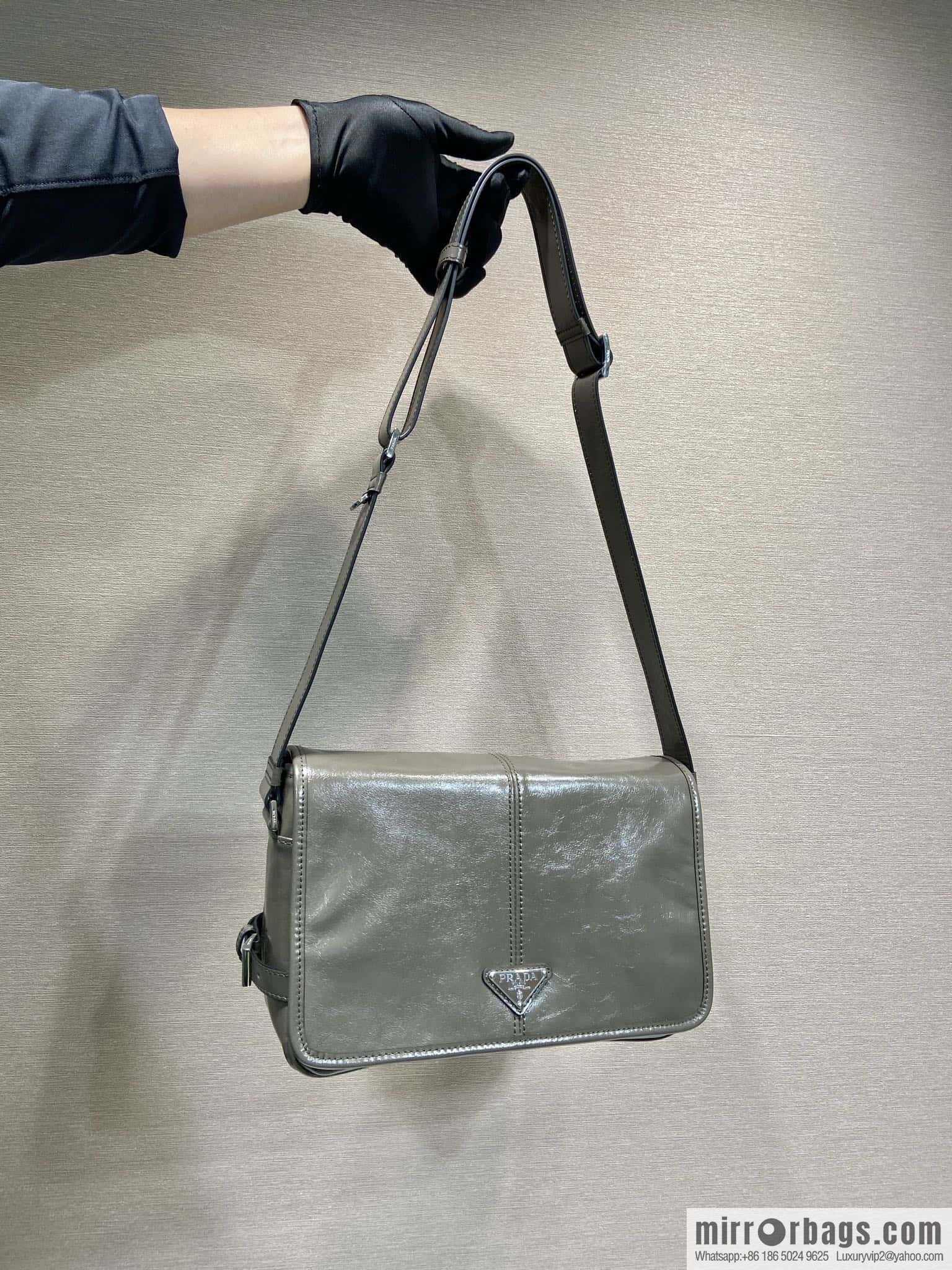 PRADA 🎉 new oil wax bag 🎉 2VD073 messenger bag 🎉🎉 brown