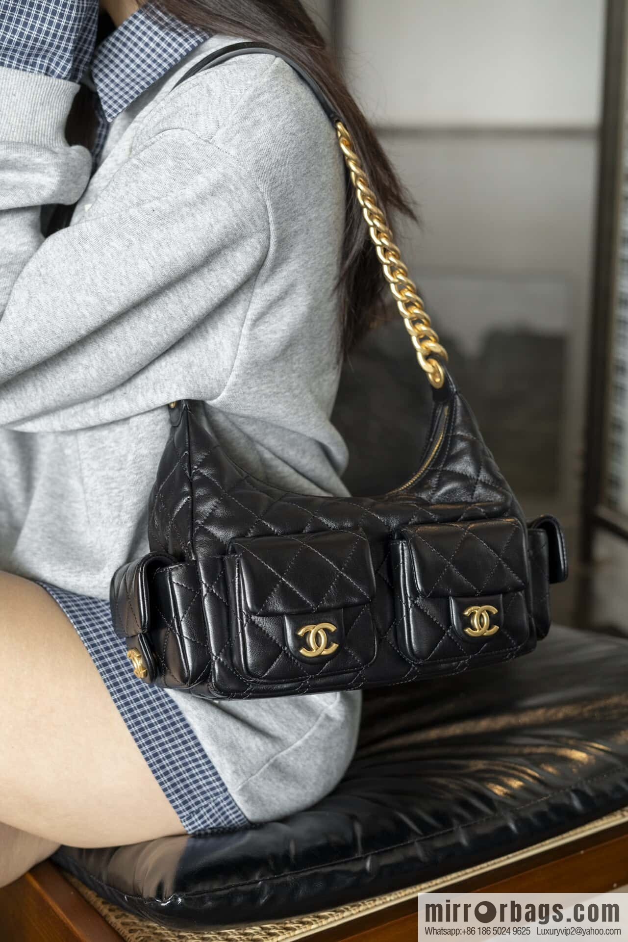 𝗖𝗛𝗔𝗘𝗡𝗟✦ 𝟐𝟓𝐜 small hippie 𝐡𝐨𝐛𝐨 𝐛𝐚𝐠 black gold 🖤 AS5339