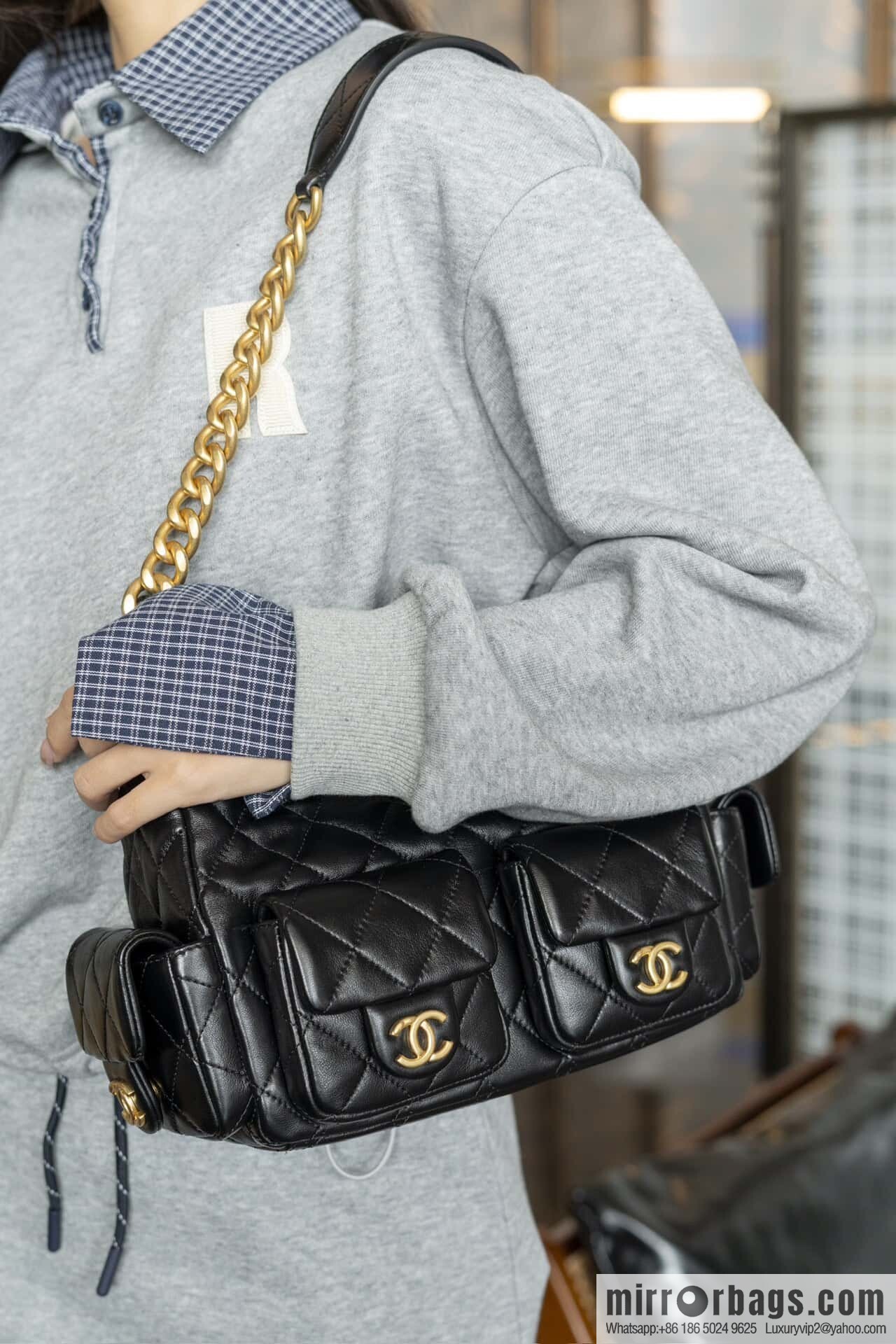 𝗖𝗛𝗔𝗘𝗡𝗟✦ 𝟐𝟓𝐜 small hippie 𝐡𝐨𝐛𝐨 𝐛𝐚𝐠 black gold 🖤 AS5339