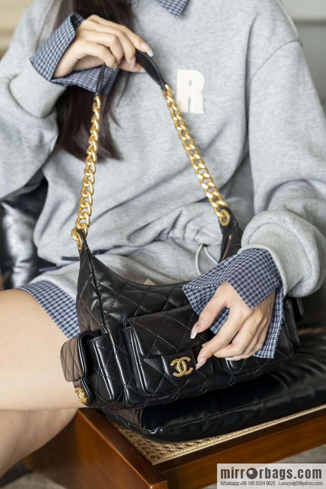 𝗖𝗛𝗔𝗘𝗡𝗟✦ 𝟐𝟓𝐜 small hippie 𝐡𝐨𝐛𝐨 𝐛𝐚𝐠 black gold 🖤 AS5339