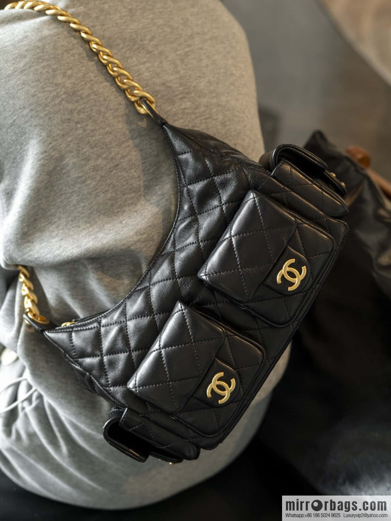 𝗖𝗛𝗔𝗘𝗡𝗟✦ 𝟐𝟓𝐜 small hippie 𝐡𝐨𝐛𝐨 𝐛𝐚𝐠 black gold 🖤 AS5339