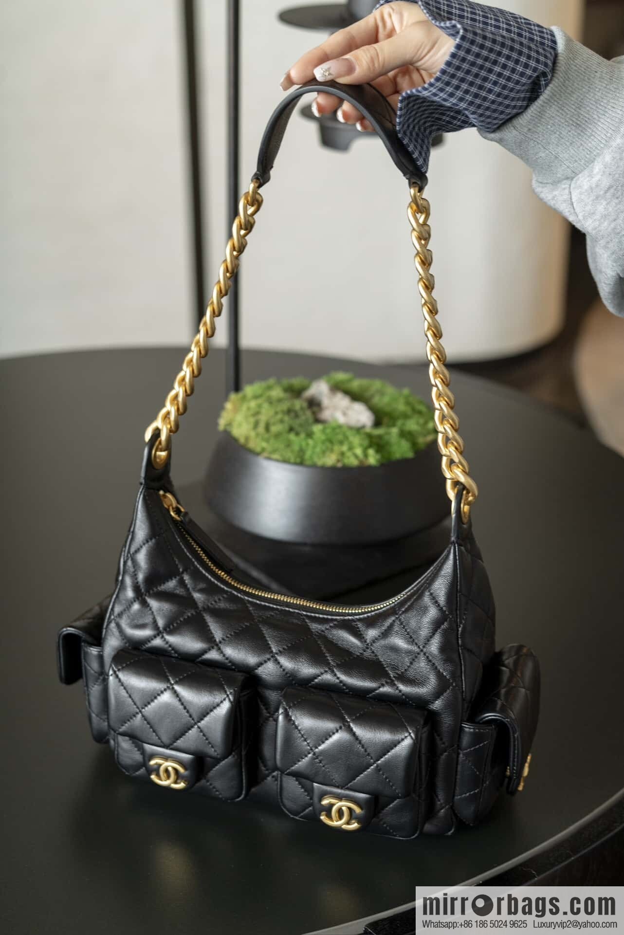 𝗖𝗛𝗔𝗘𝗡𝗟✦ 𝟐𝟓𝐜 small hippie 𝐡𝐨𝐛𝐨 𝐛𝐚𝐠 black gold 🖤 AS5339