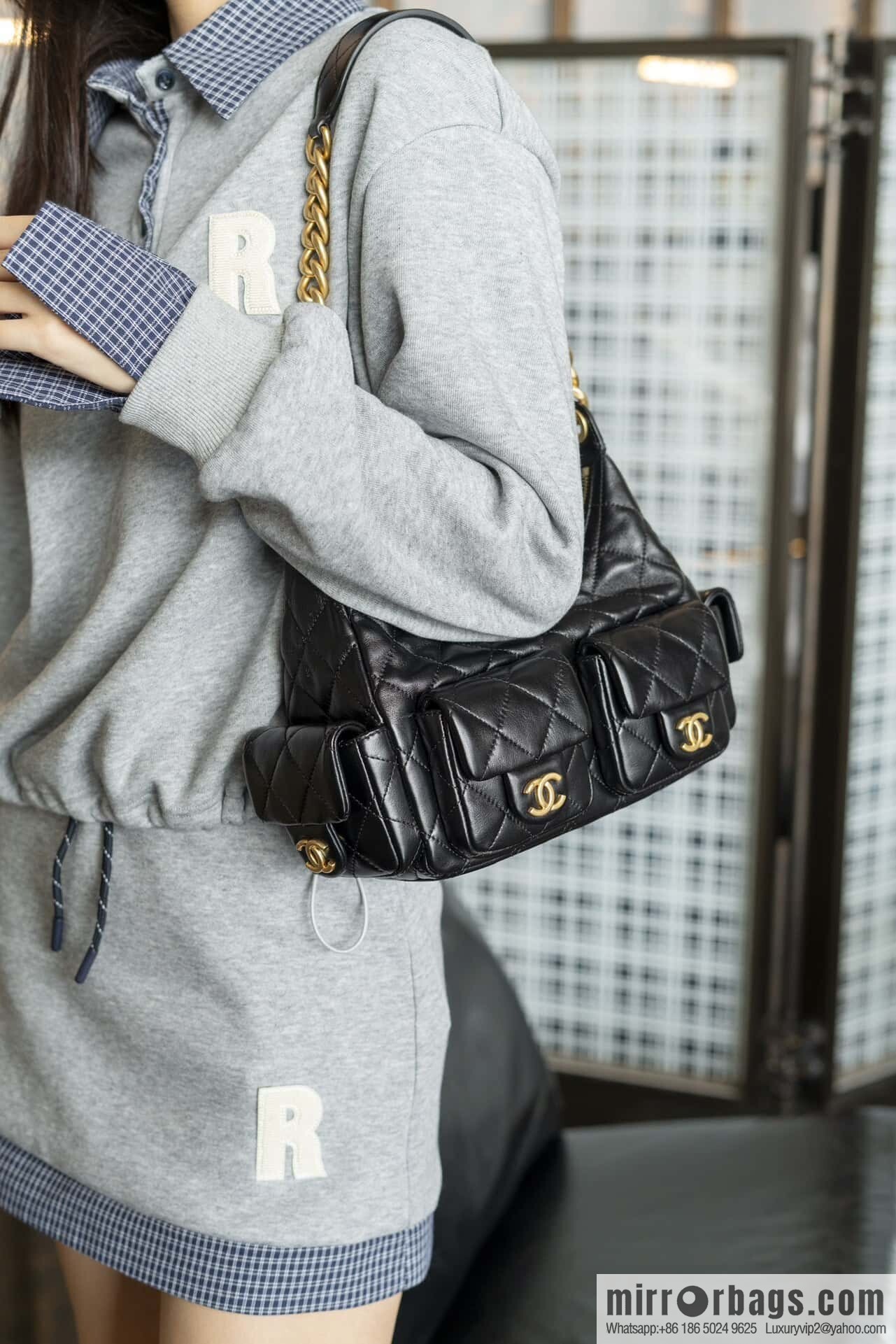 𝗖𝗛𝗔𝗘𝗡𝗟✦ 𝟐𝟓𝐜 small hippie 𝐡𝐨𝐛𝐨 𝐛𝐚𝐠 black gold 🖤 AS5339