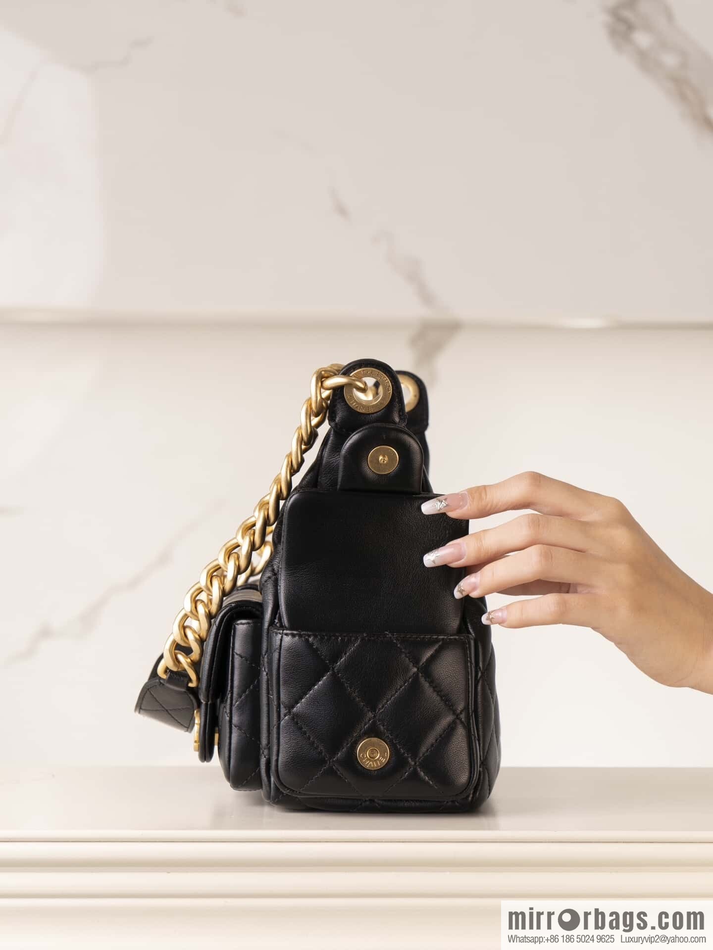𝗖𝗛𝗔𝗘𝗡𝗟✦ 𝟐𝟓𝐜 small hippie 𝐡𝐨𝐛𝐨 𝐛𝐚𝐠 black gold 🖤 AS5339