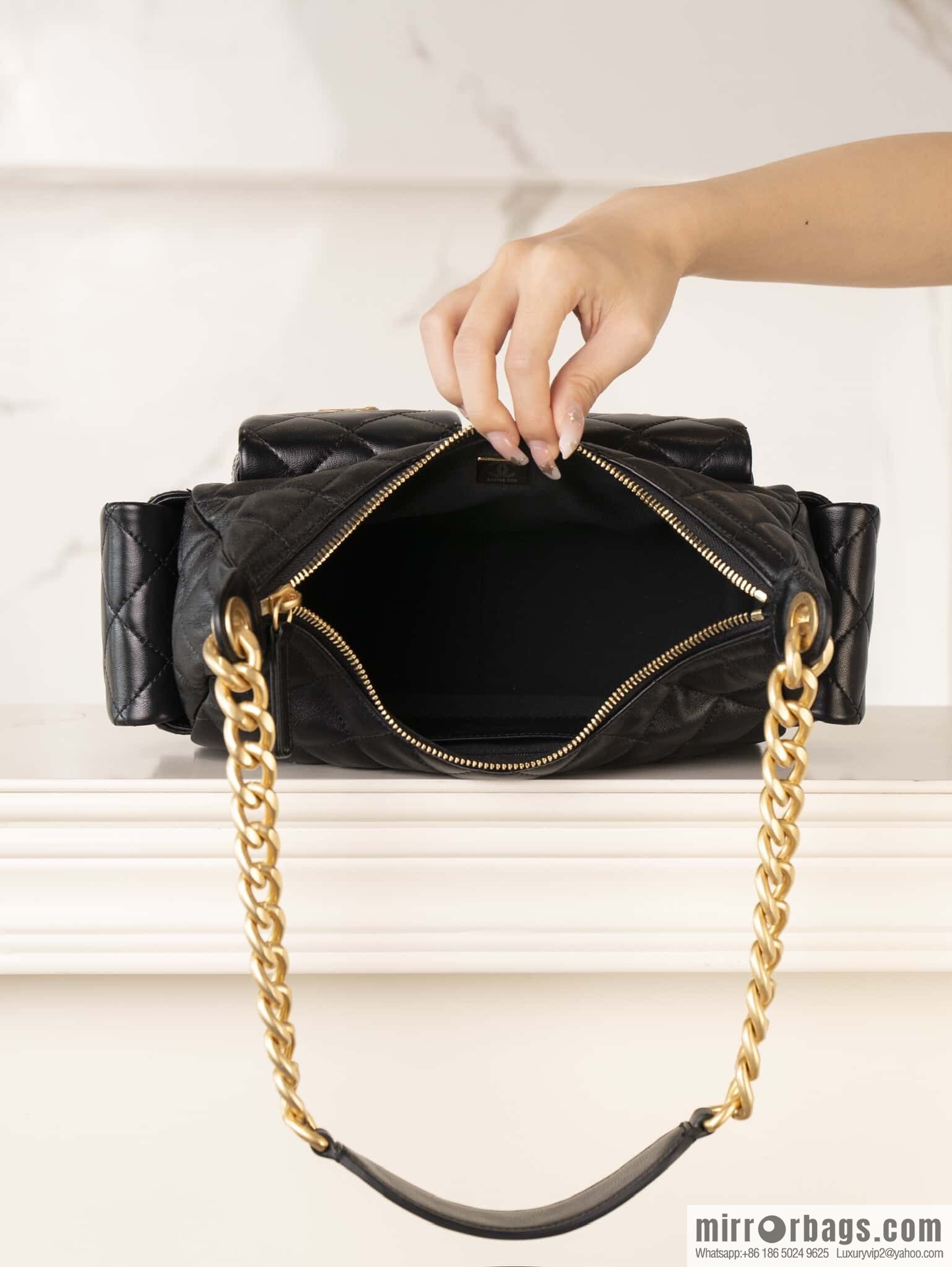 𝗖𝗛𝗔𝗘𝗡𝗟✦ 𝟐𝟓𝐜 small hippie 𝐡𝐨𝐛𝐨 𝐛𝐚𝐠 black gold 🖤 AS5339