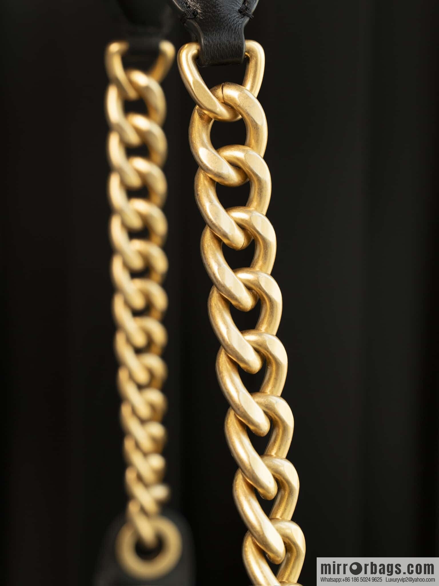 𝗖𝗛𝗔𝗘𝗡𝗟✦ 𝟐𝟓𝐜 small hippie 𝐡𝐨𝐛𝐨 𝐛𝐚𝐠 black gold 🖤 AS5339