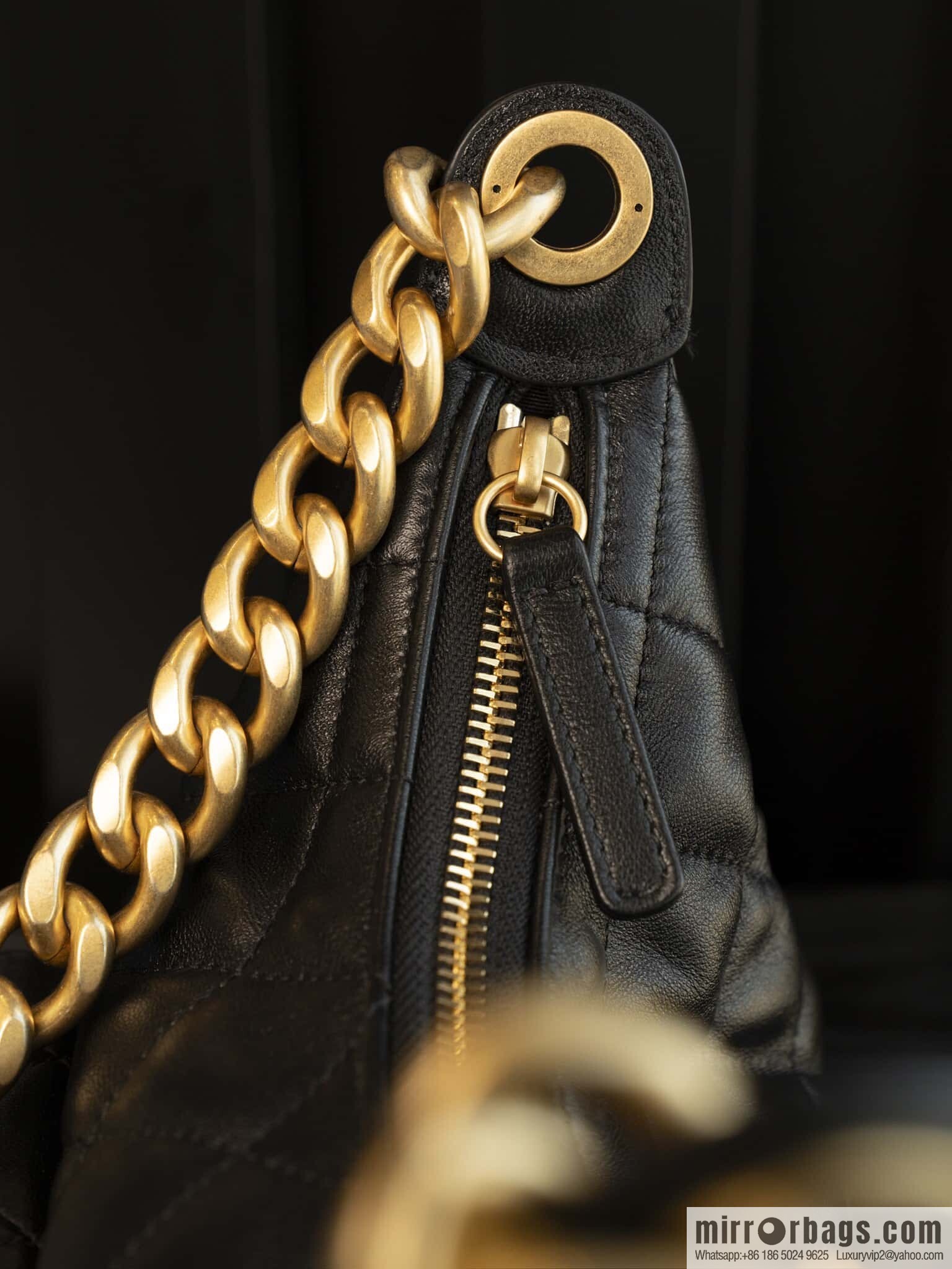 𝗖𝗛𝗔𝗘𝗡𝗟✦ 𝟐𝟓𝐜 small hippie 𝐡𝐨𝐛𝐨 𝐛𝐚𝐠 black gold 🖤 AS5339
