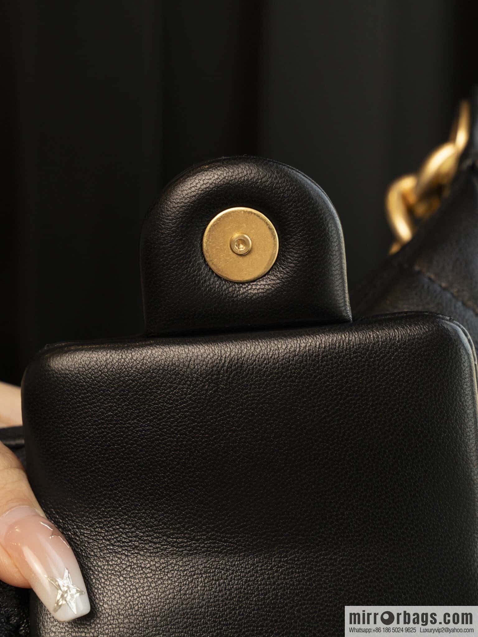 𝗖𝗛𝗔𝗘𝗡𝗟✦ 𝟐𝟓𝐜 small hippie 𝐡𝐨𝐛𝐨 𝐛𝐚𝐠 black gold 🖤 AS5339