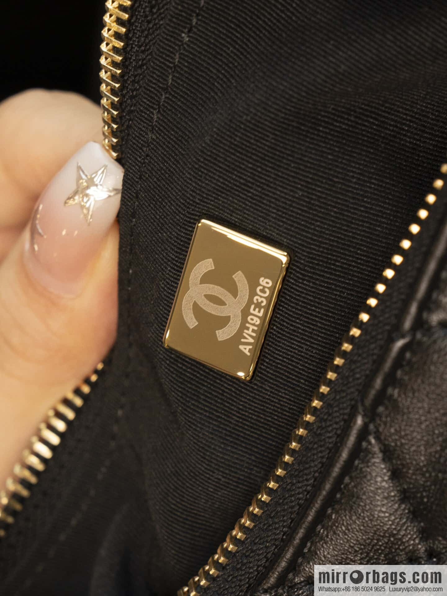 𝗖𝗛𝗔𝗘𝗡𝗟✦ 𝟐𝟓𝐜 small hippie 𝐡𝐨𝐛𝐨 𝐛𝐚𝐠 black gold 🖤 AS5339