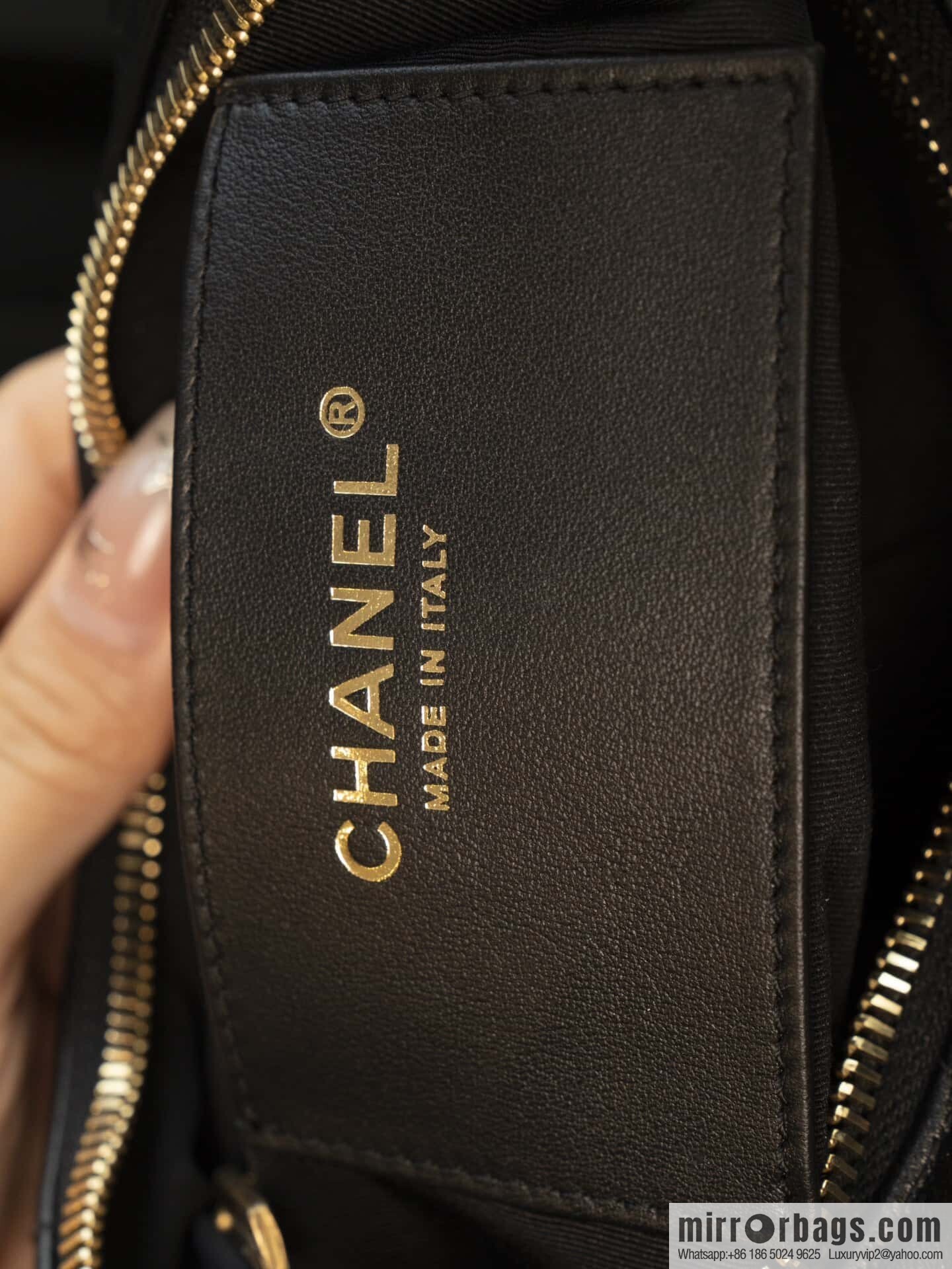 𝗖𝗛𝗔𝗘𝗡𝗟✦ 𝟐𝟓𝐜 small hippie 𝐡𝐨𝐛𝐨 𝐛𝐚𝐠 black gold 🖤 AS5339