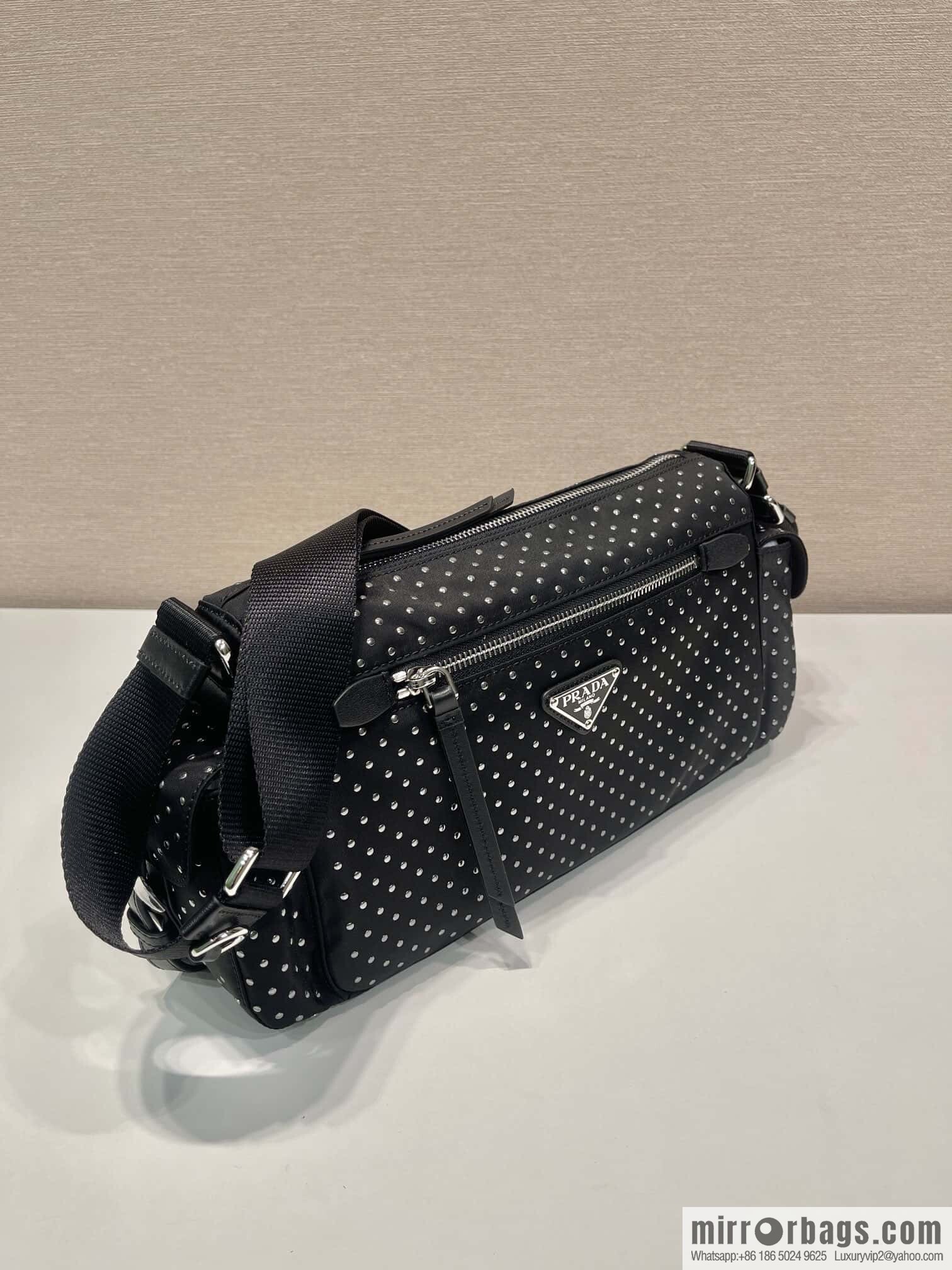 PRADA 🎉 New 🎉 1BC236 rivets🎉🎉