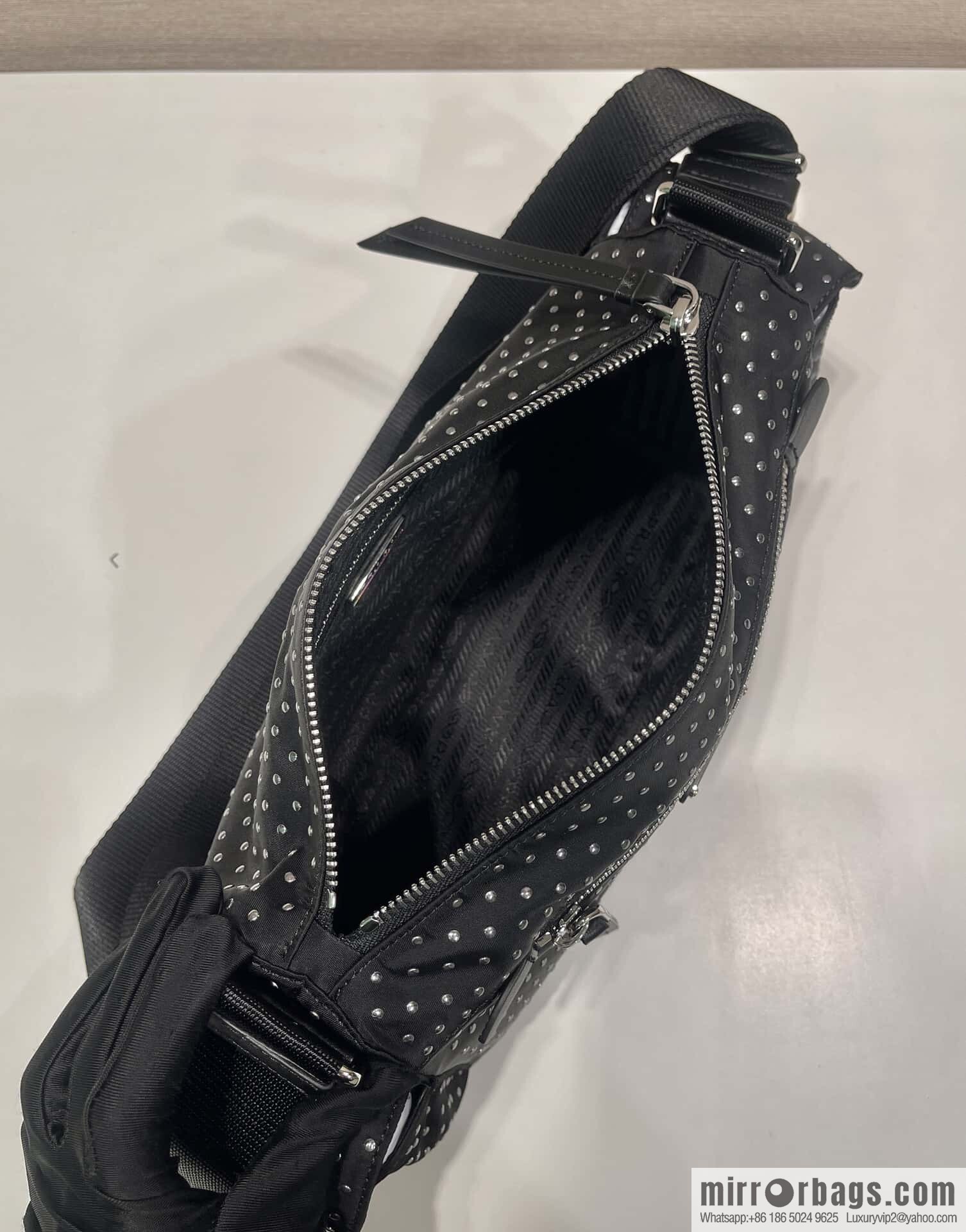 PRADA 🎉 New 🎉 1BC236 rivets🎉🎉